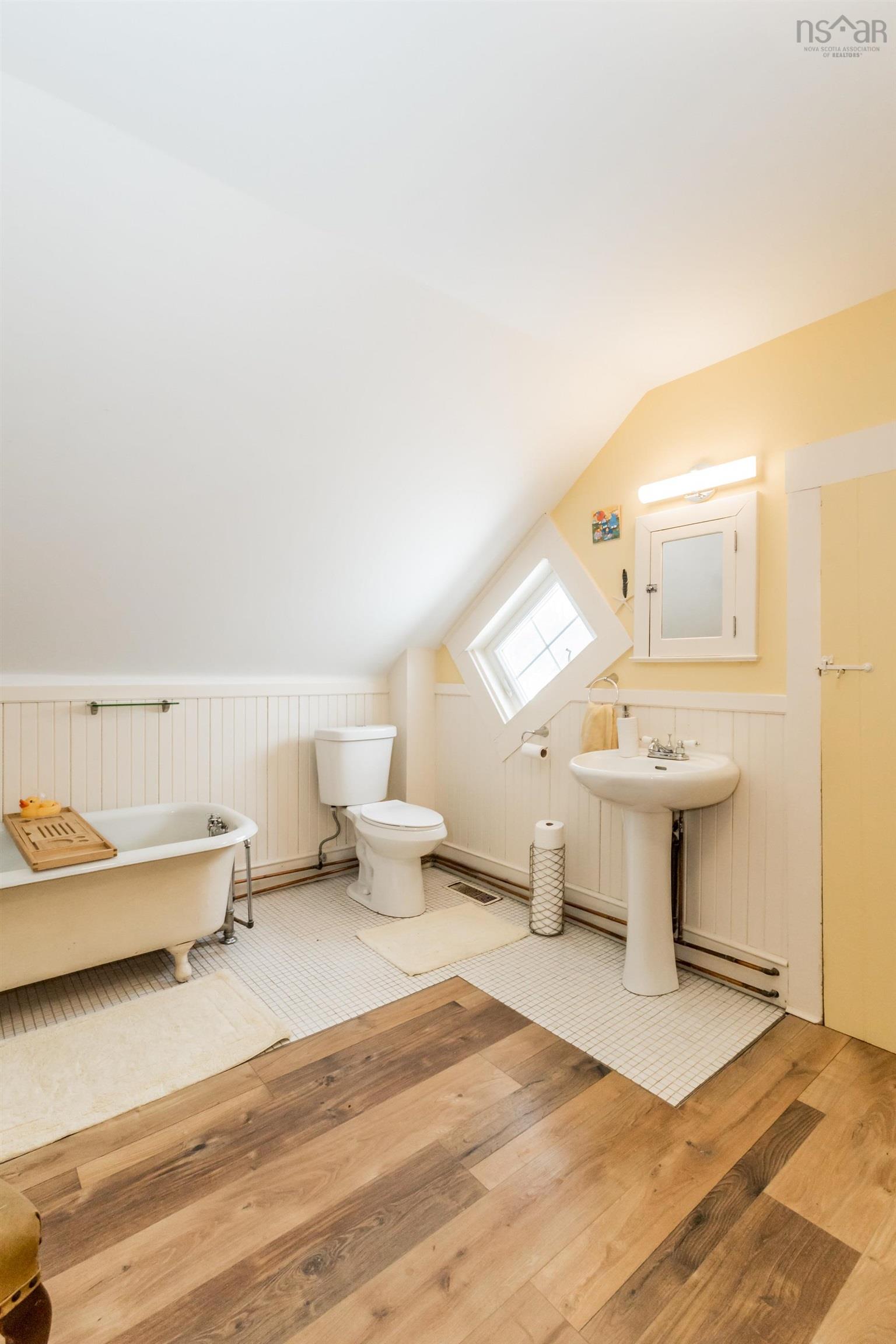 $524,900.00: 1665 Highway 362, Victoria Vale