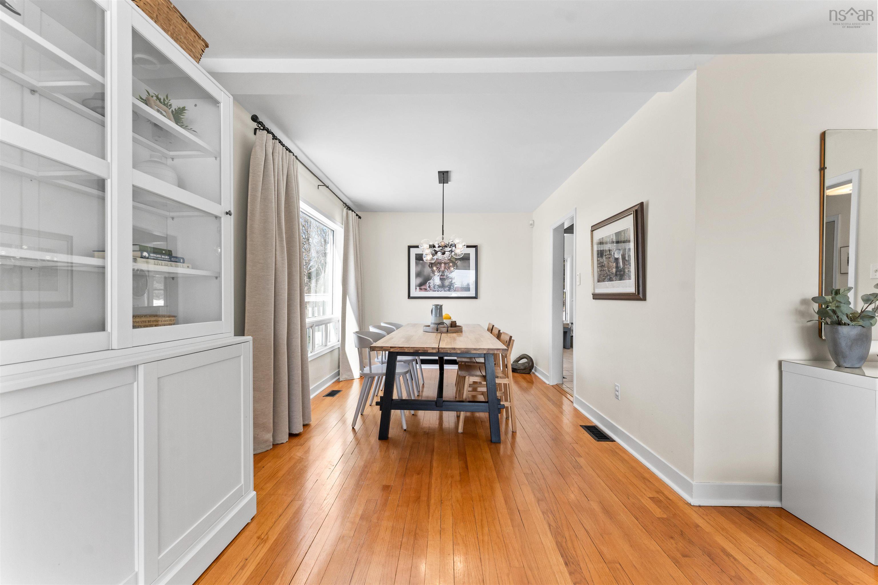 $569,900.00: 61 Helene Avenue, Woodlawn