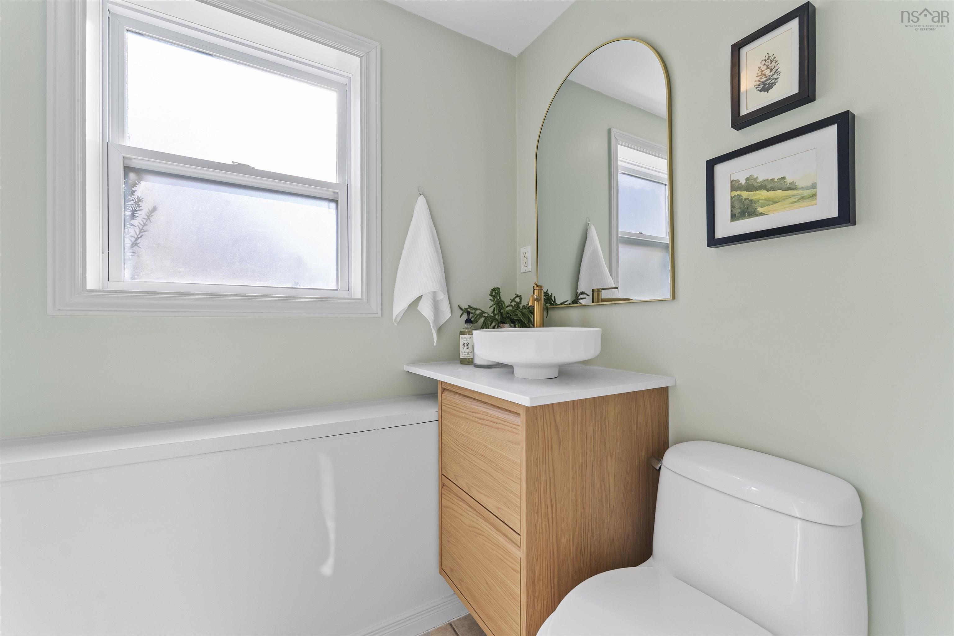 $569,900.00: 61 Helene Avenue, Woodlawn