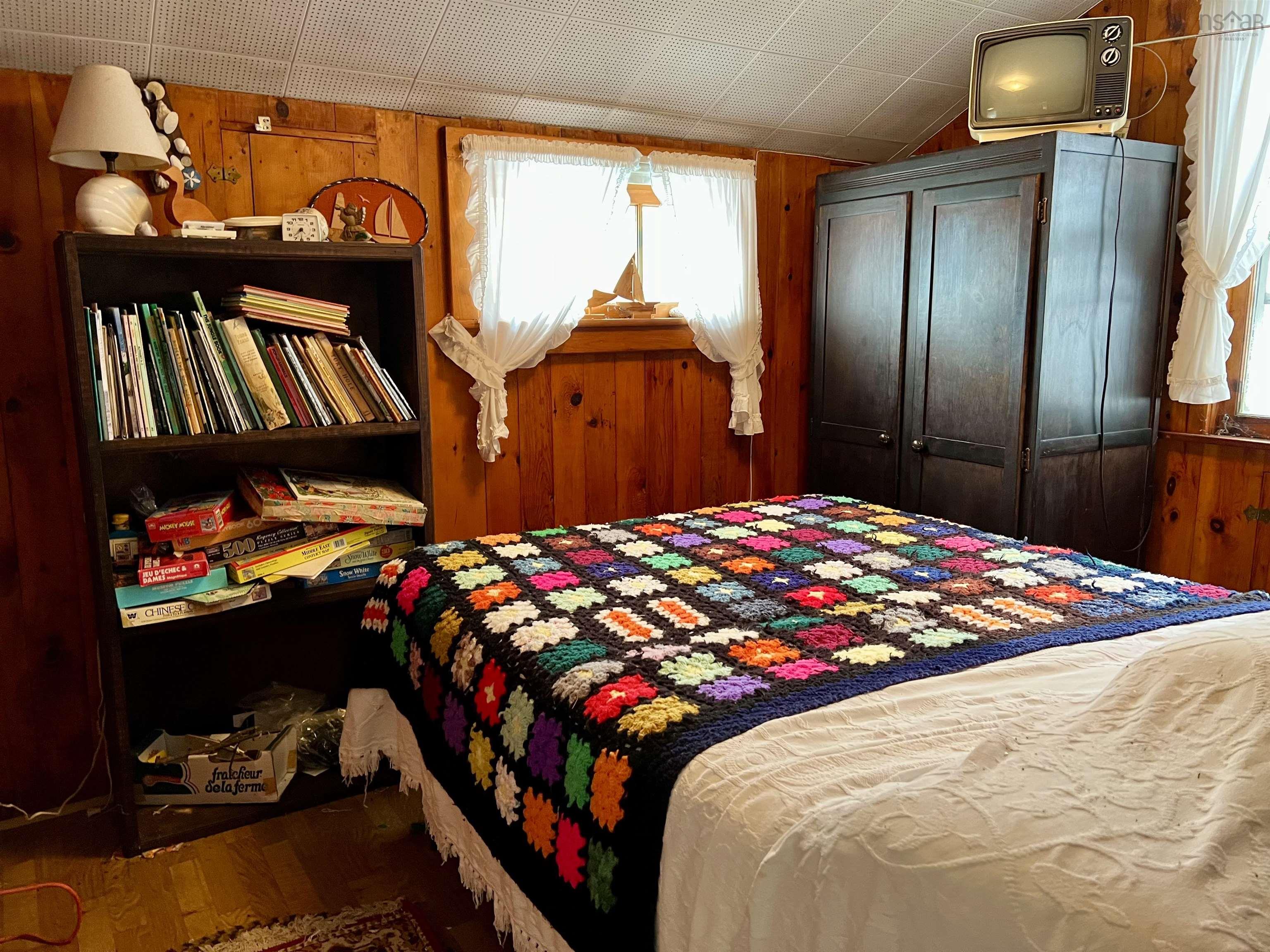 $375,000.00: 647 East Green Harbour, East Green Harbour