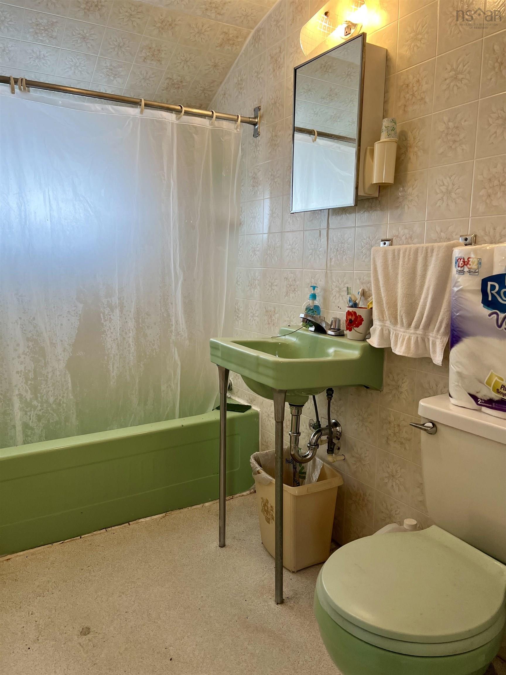 $375,000.00: 647 East Green Harbour, East Green Harbour