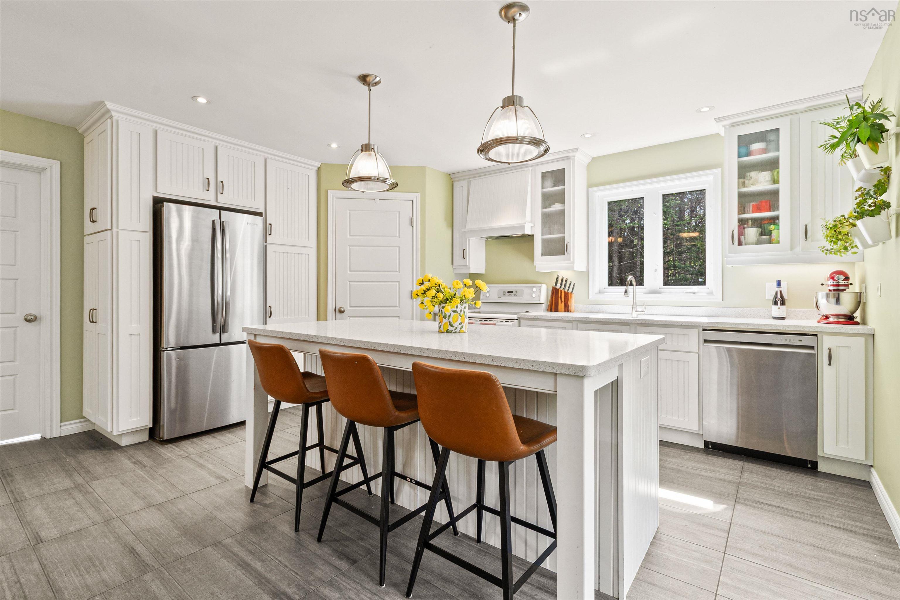 252 Hillside Drive, Boutiliers Point, NS (MLS 202604115)