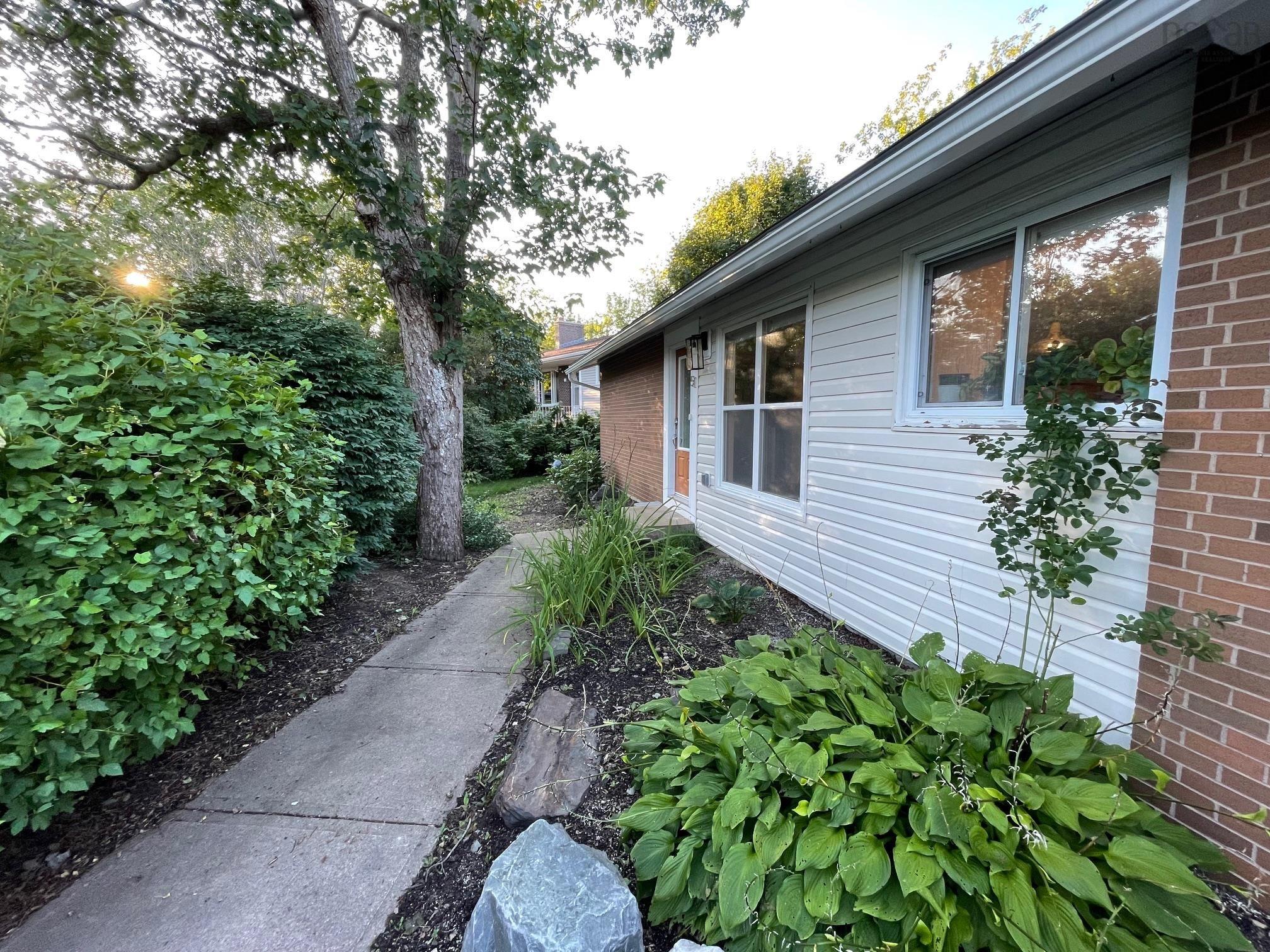 $619,900.00: 51 Hazelholme Drive, Halifax