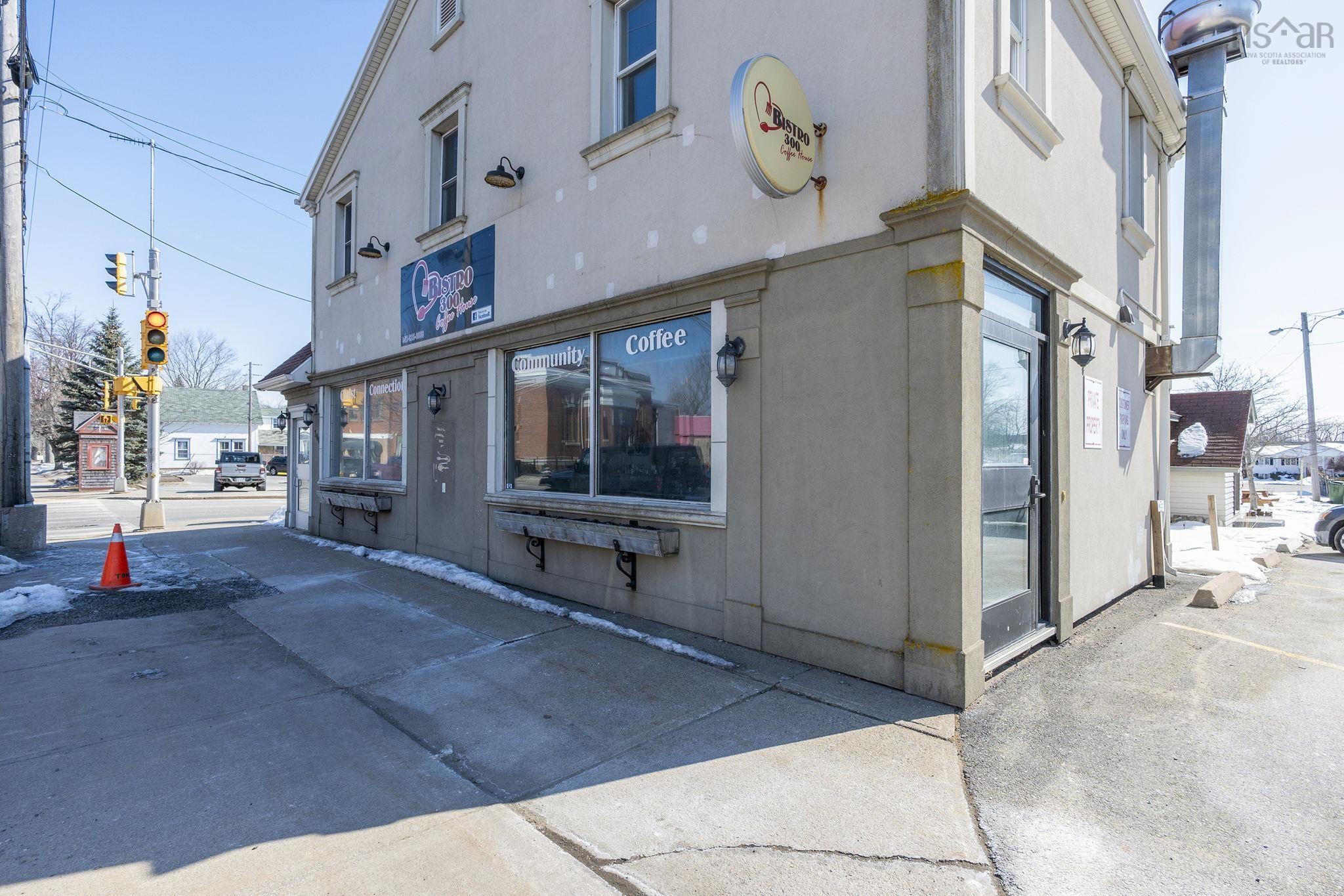 $299,900.00: 296-300 Main Street, Middleton