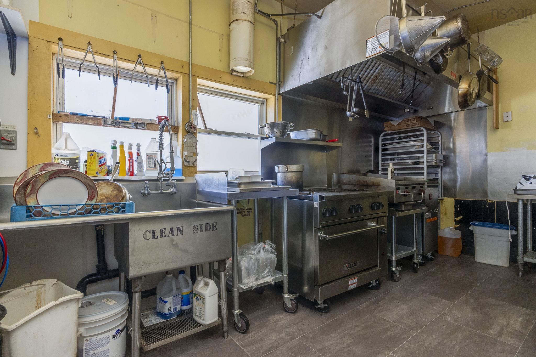 $299,900.00: 296-300 Main Street, Middleton