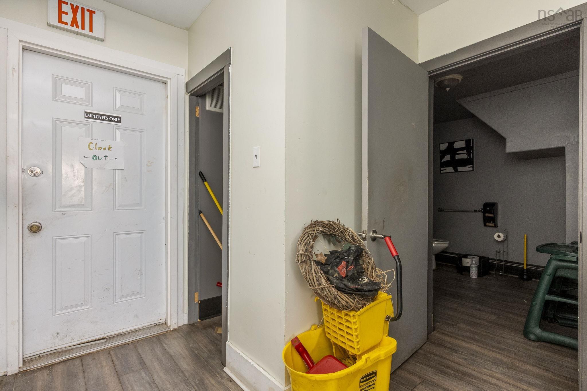 $299,900.00: 296-300 Main Street, Middleton