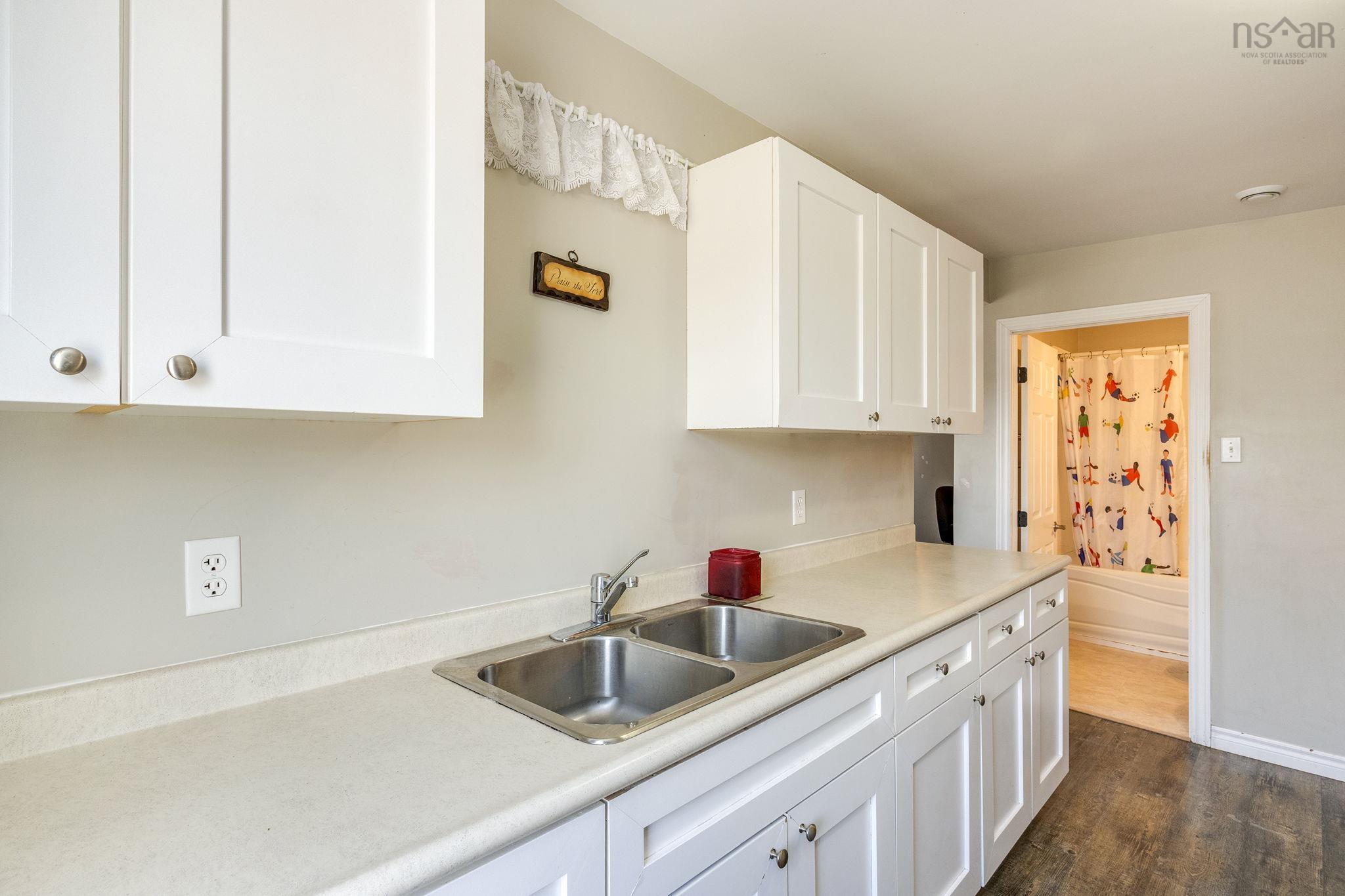 $299,900.00: 296-300 Main Street, Middleton