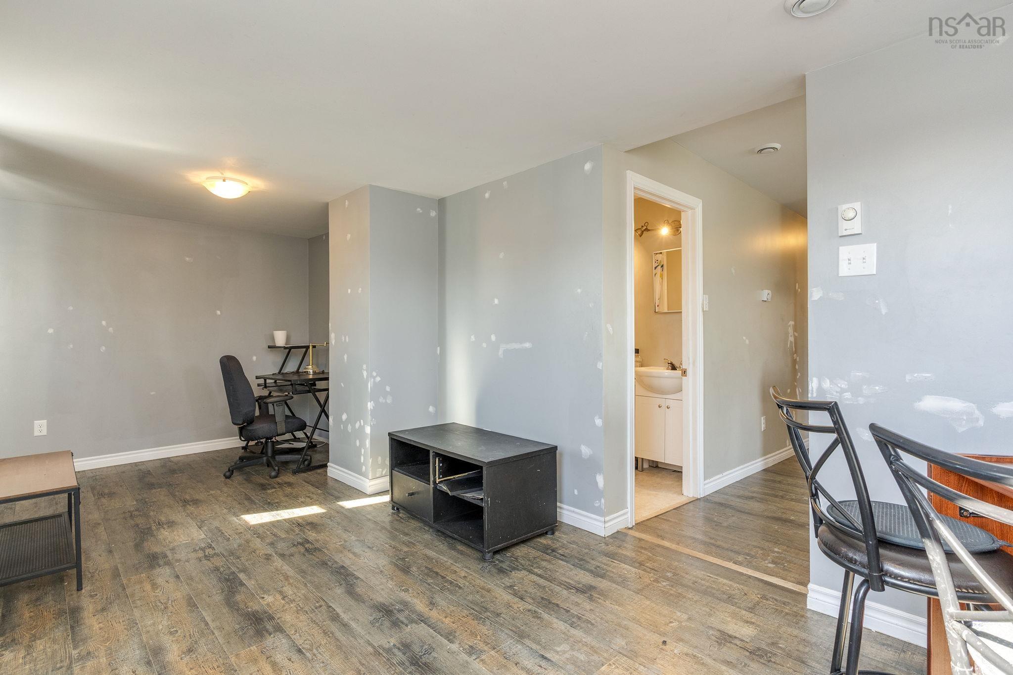 $299,900.00: 296-300 Main Street, Middleton