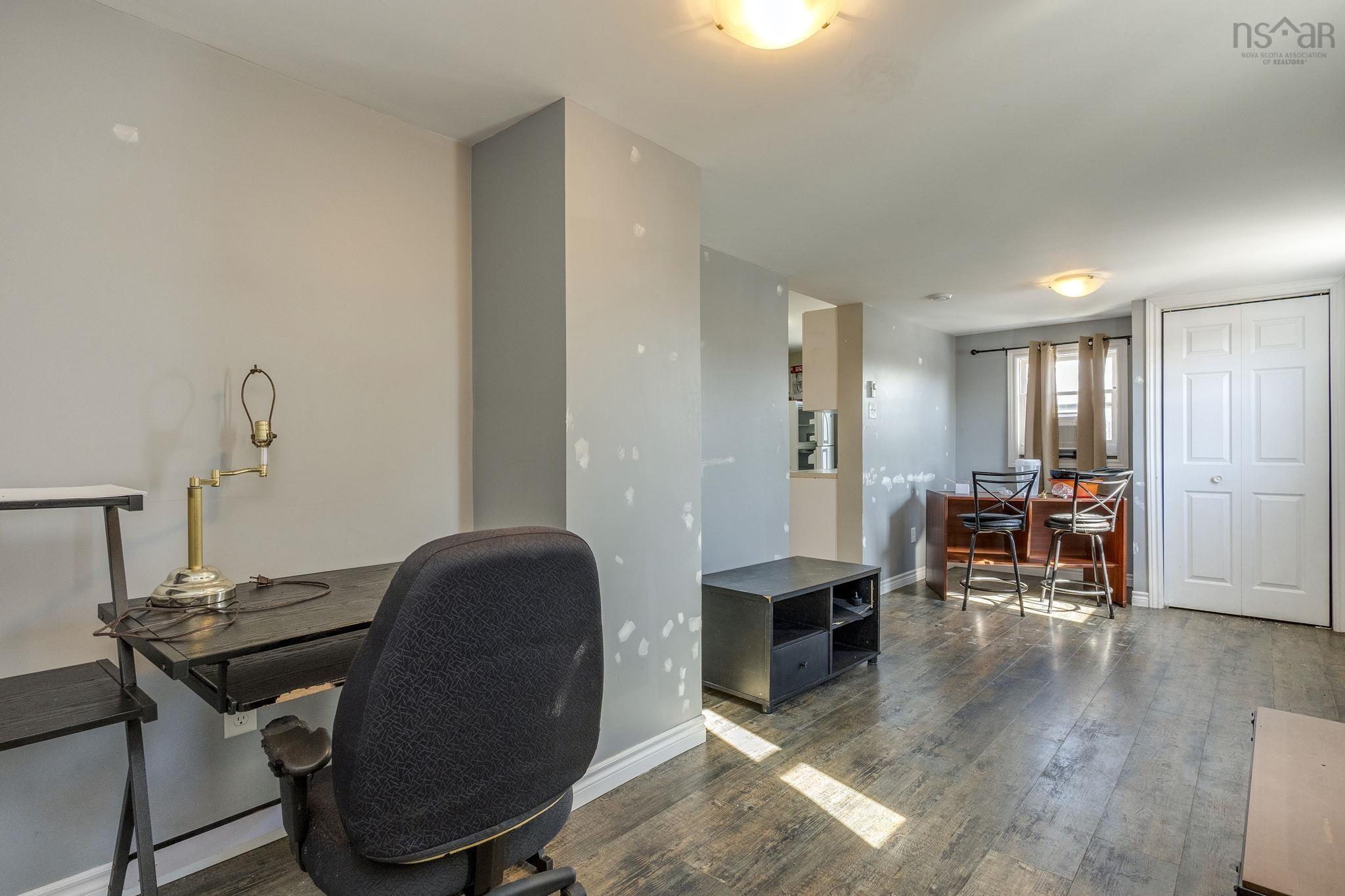 $299,900.00: 296-300 Main Street, Middleton