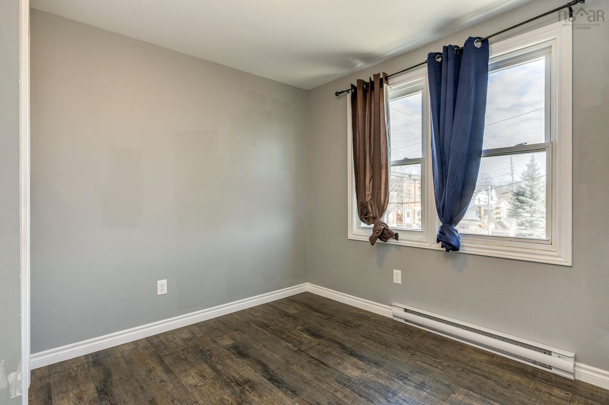 $299,900.00: 296-300 Main Street, Middleton