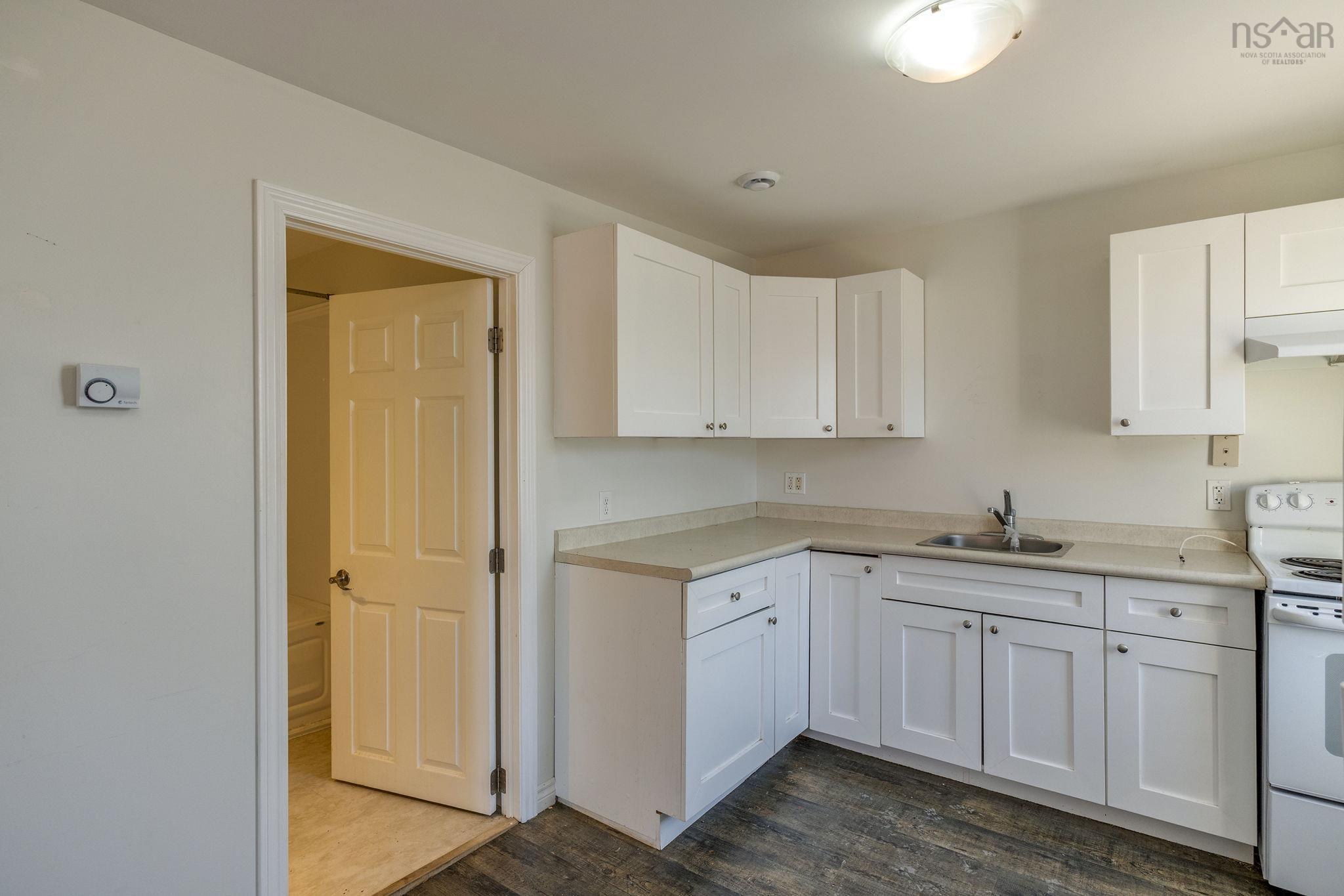 $299,900.00: 296-300 Main Street, Middleton