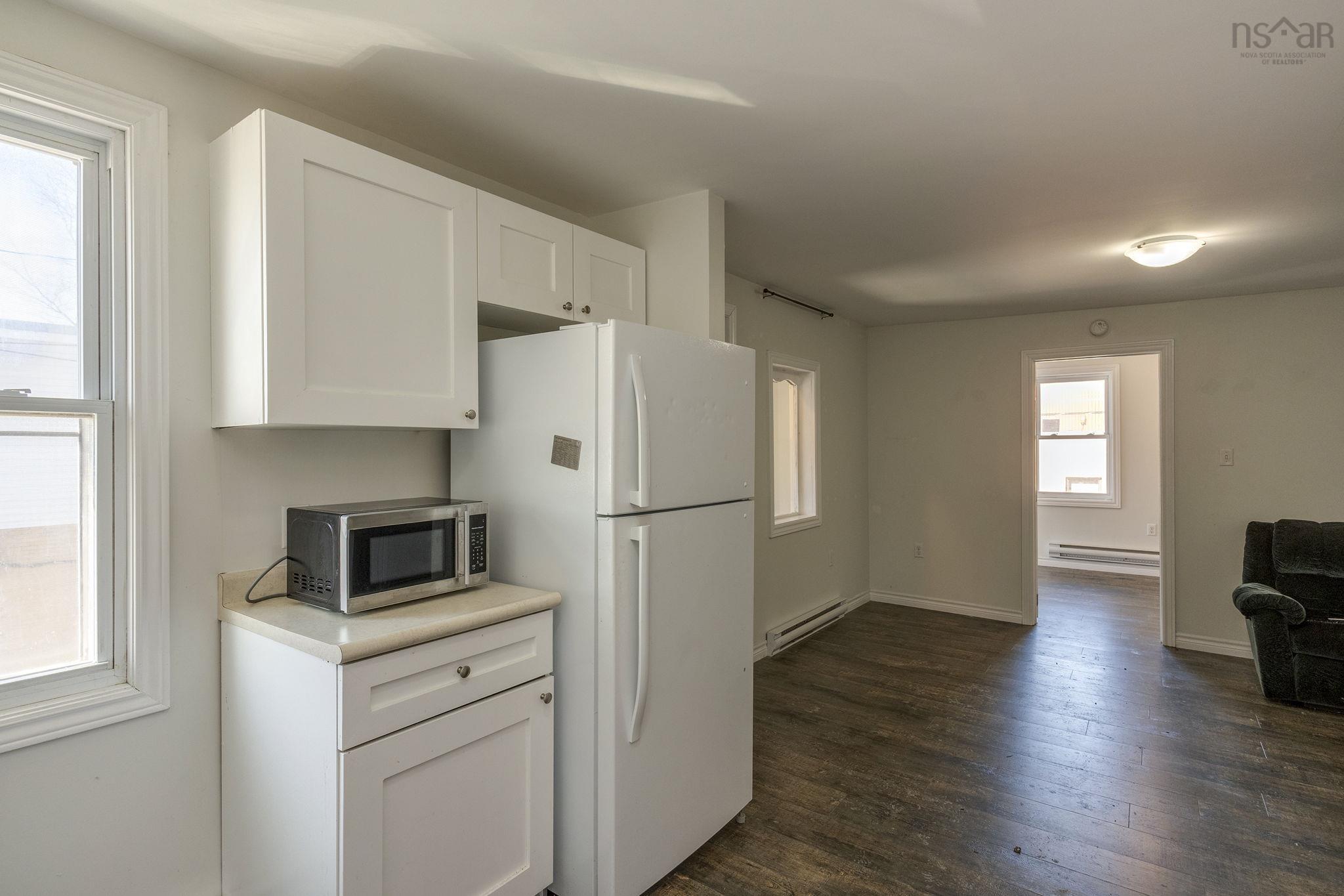 $299,900.00: 296-300 Main Street, Middleton