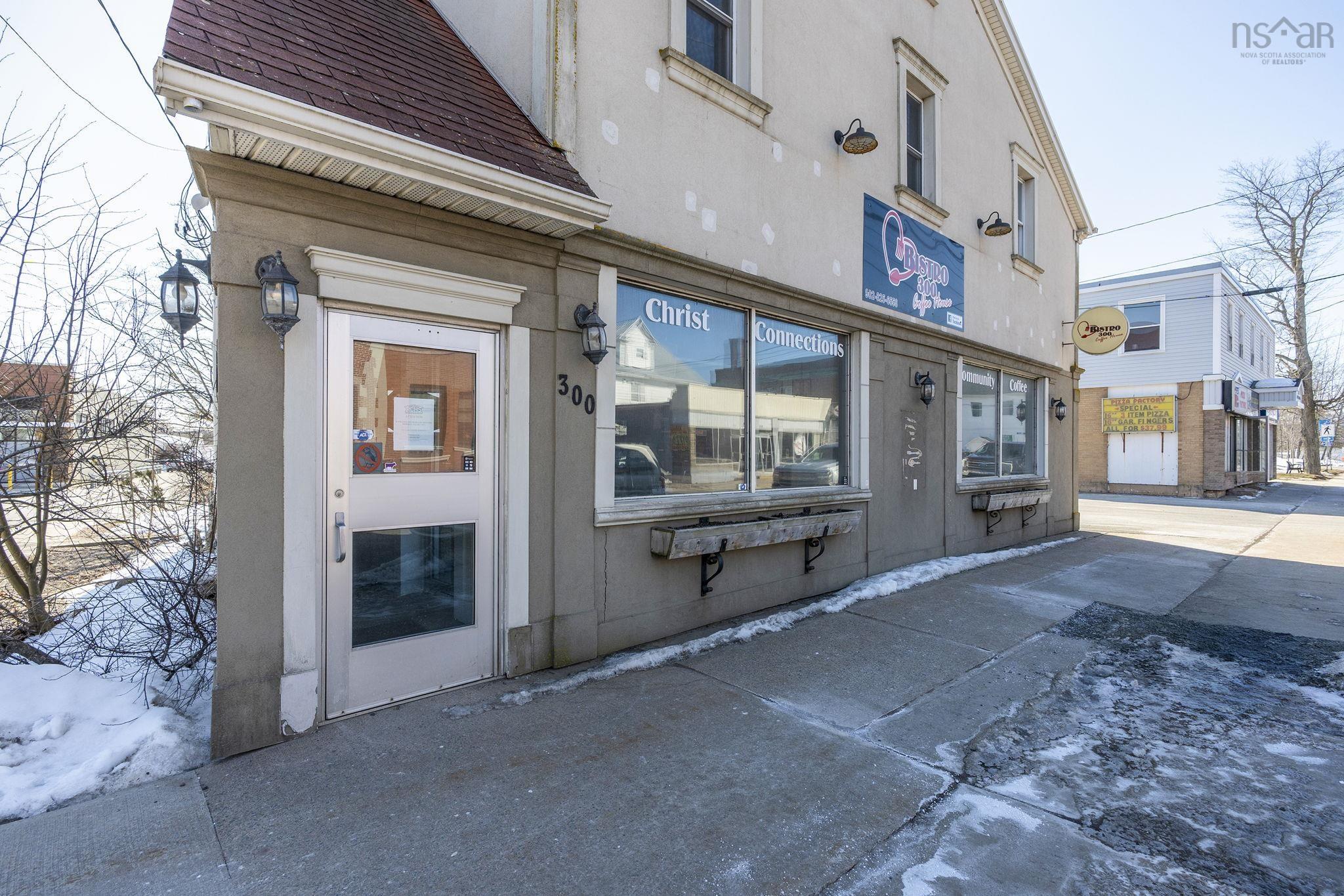 $299,900.00: 296-300 Main Street, Middleton