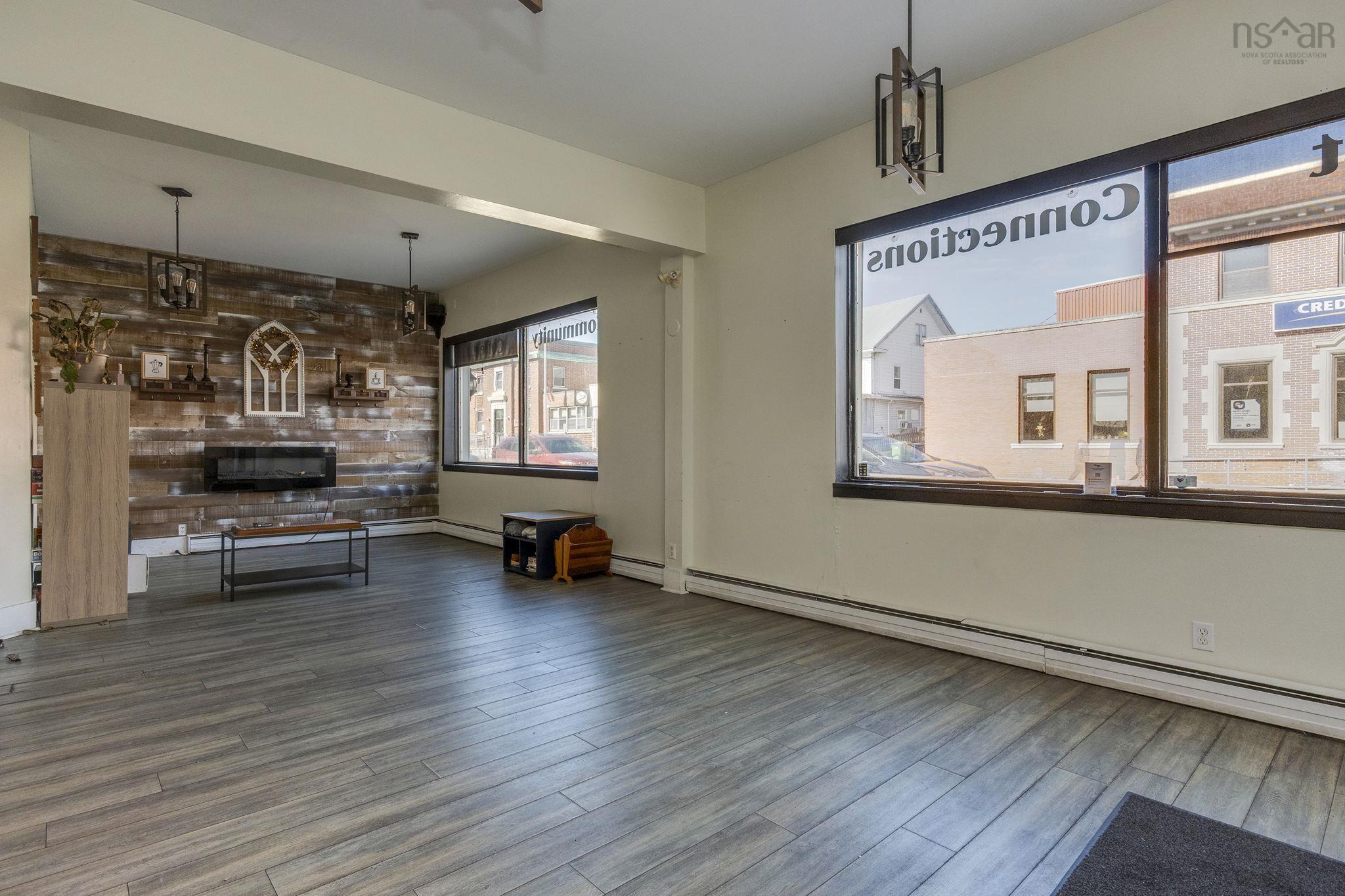 $299,900.00: 296-300 Main Street, Middleton