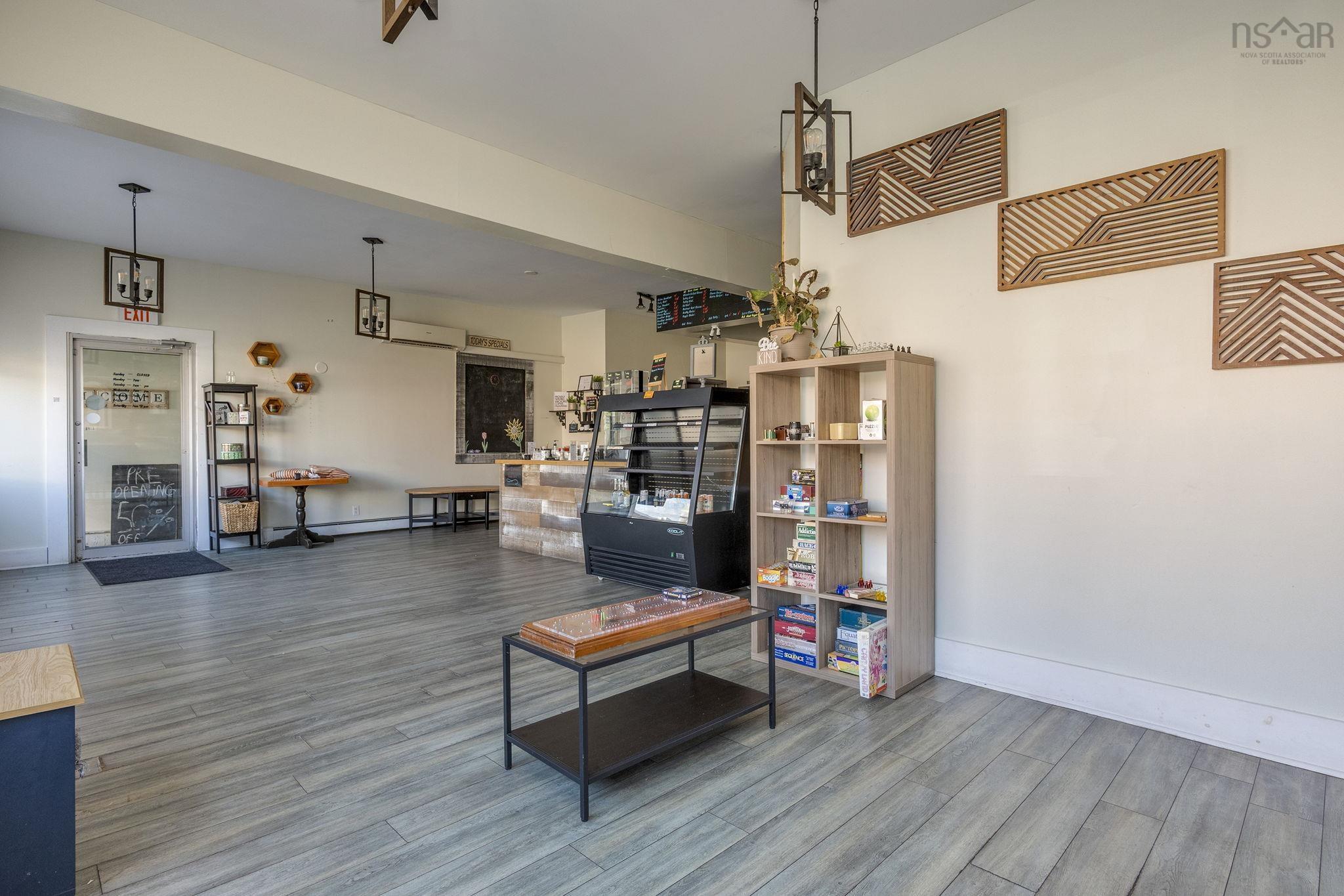 $299,900.00: 296-300 Main Street, Middleton