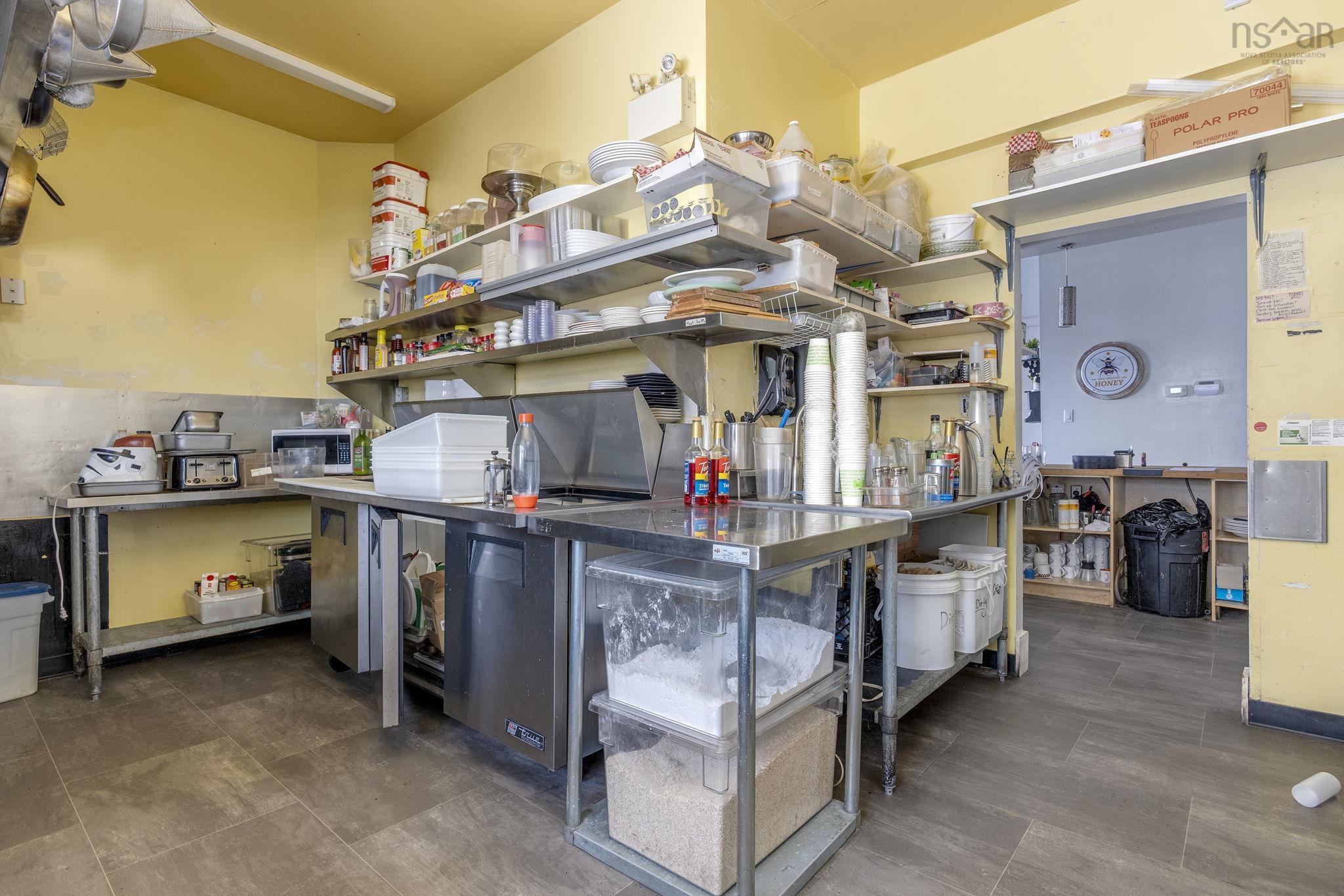 $299,900.00: 296-300 Main Street, Middleton