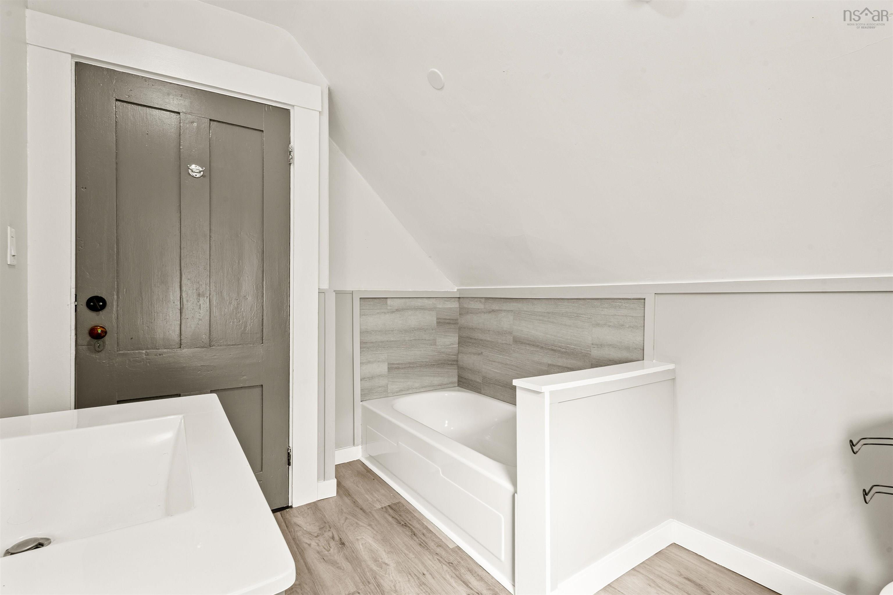 $324,900.00: 57 Pleasant Street, Truro