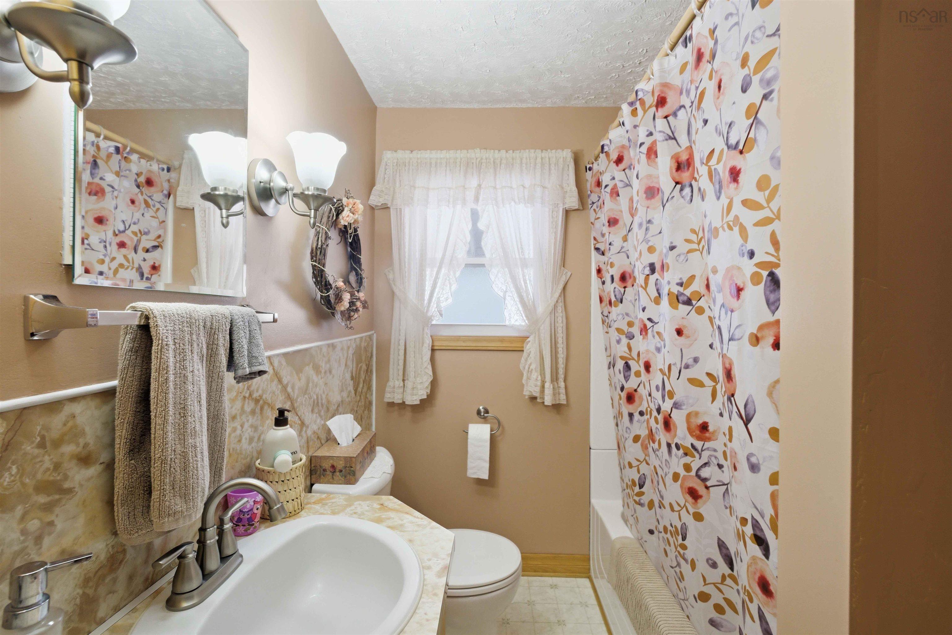 $375,000.00: 1535 Victoria Road, Dempseys Corner