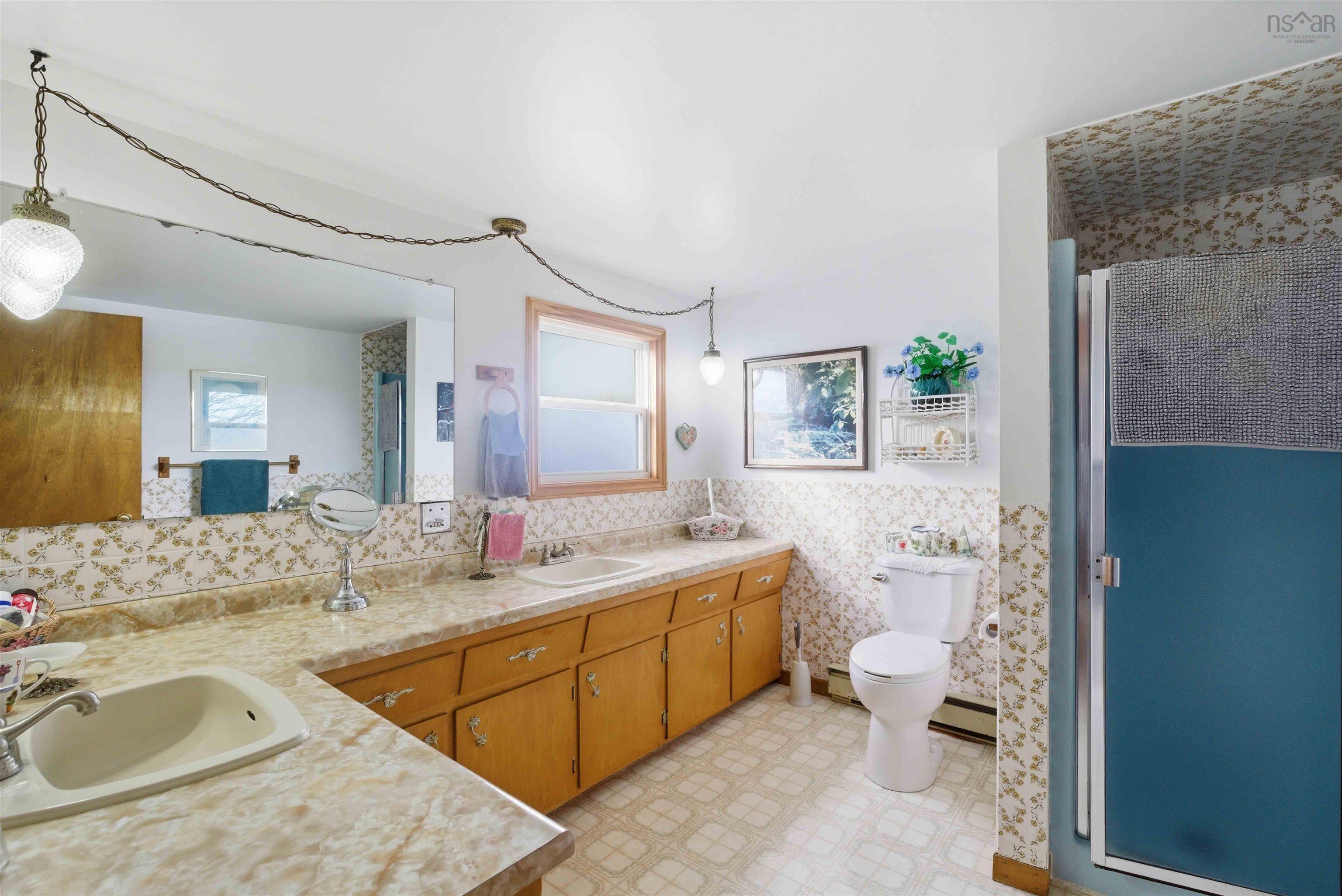 $375,000.00: 1535 Victoria Road, Dempseys Corner