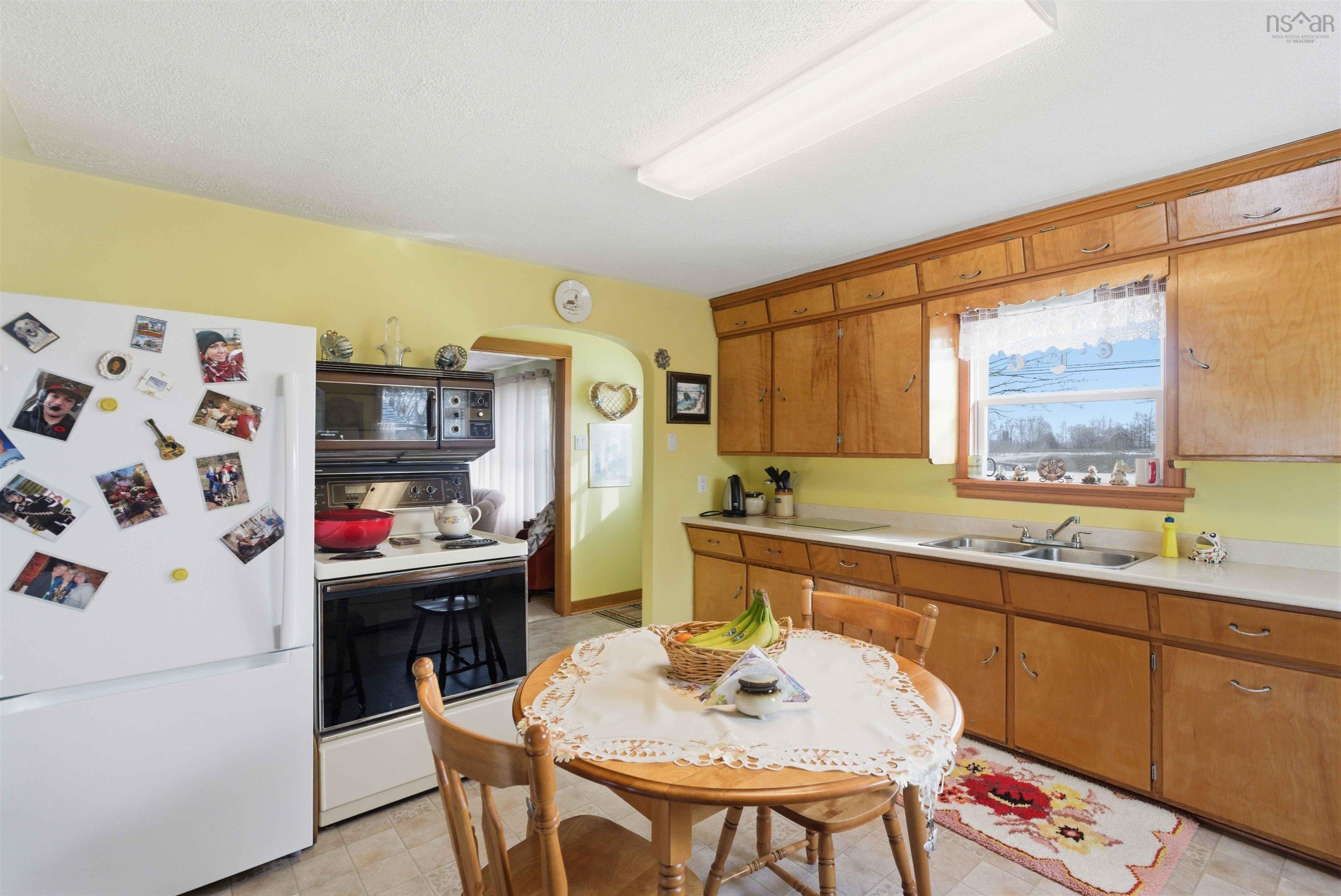 $375,000.00: 1535 Victoria Road, Dempseys Corner