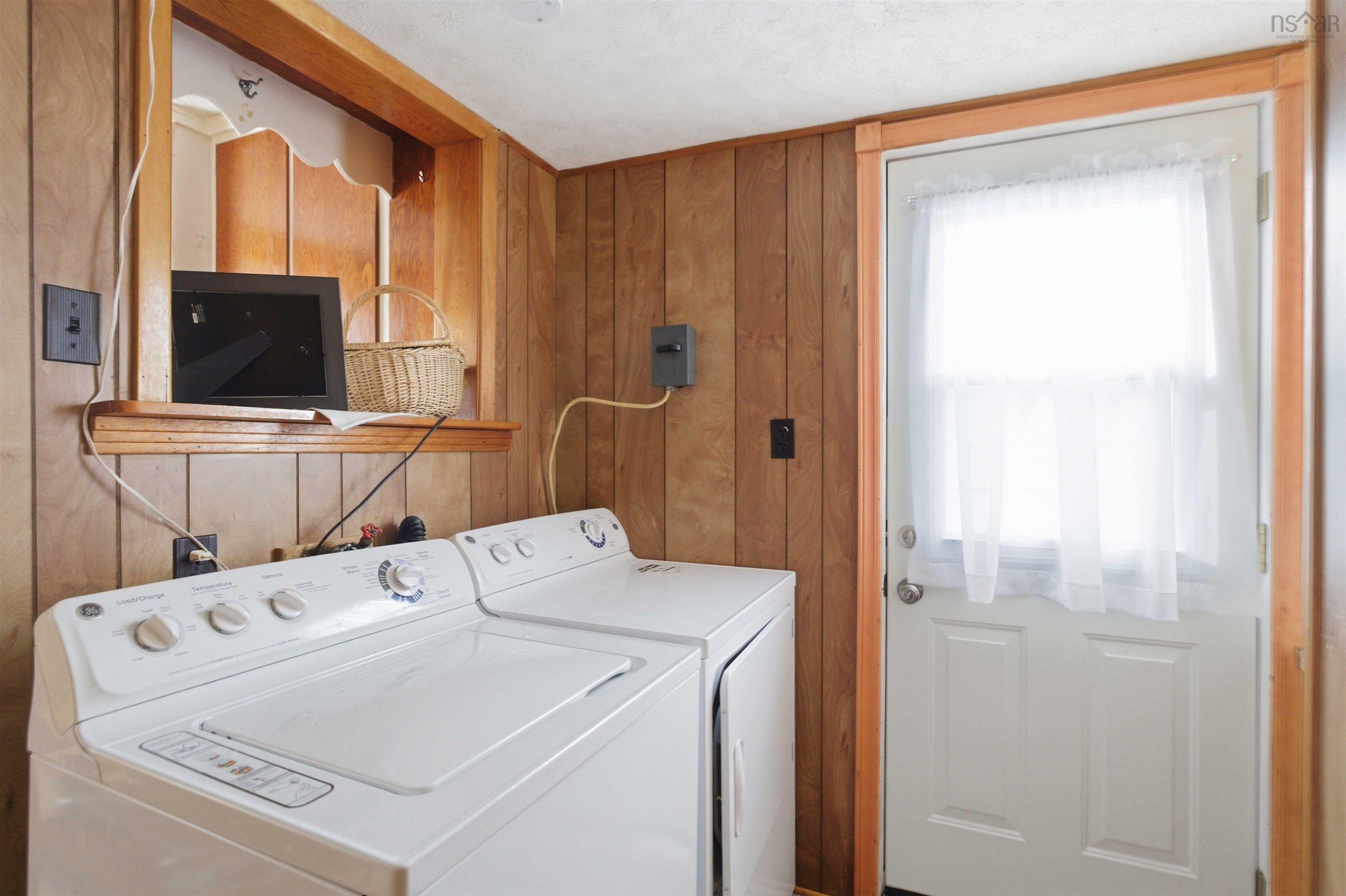 $375,000.00: 1535 Victoria Road, Dempseys Corner