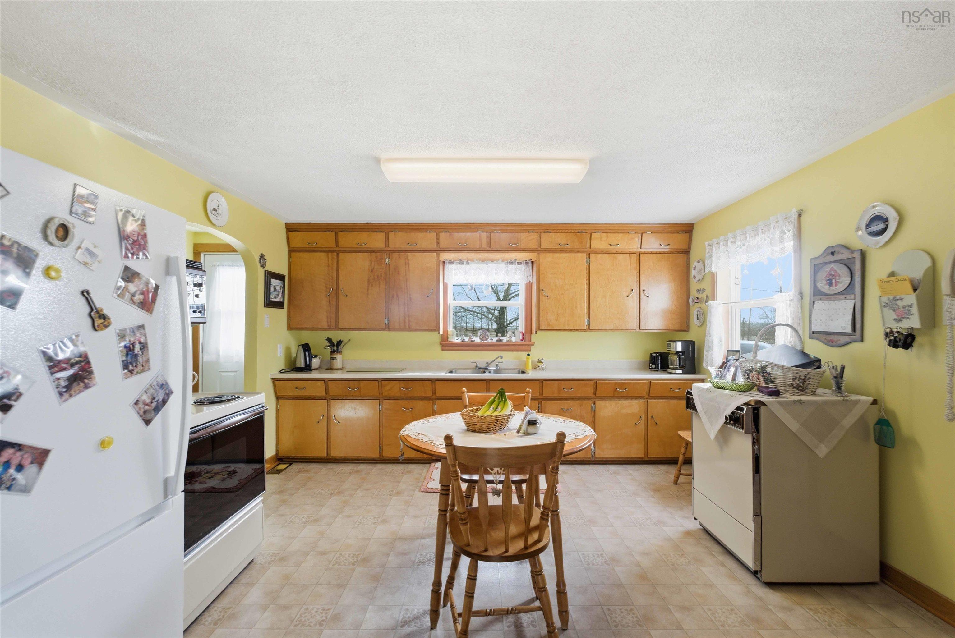 $375,000.00: 1535 Victoria Road, Dempseys Corner