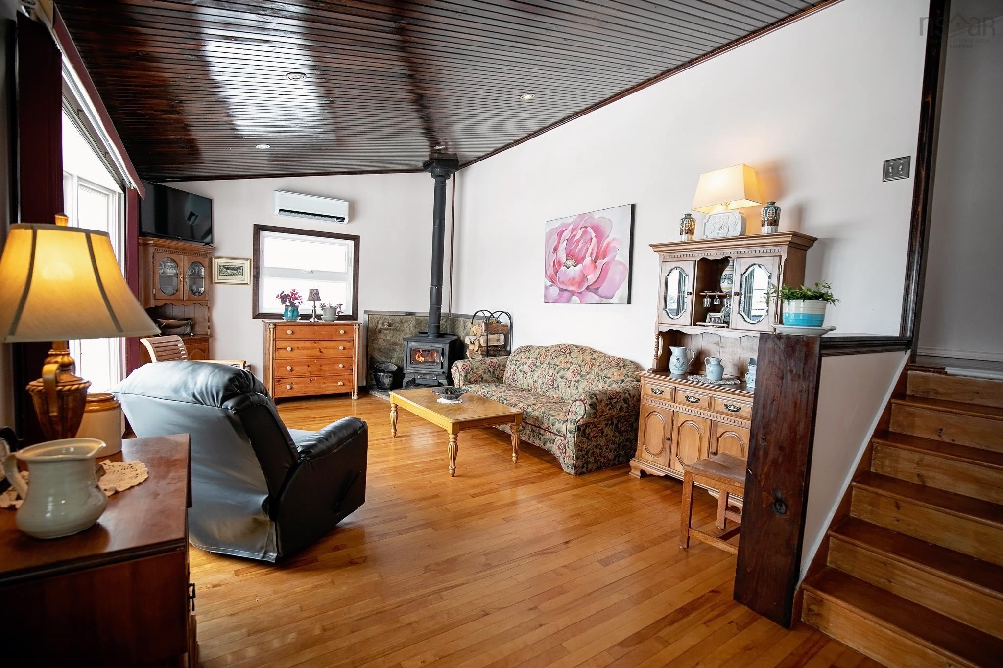 $339,900.00: 255 Victoria Street Street, Amherst