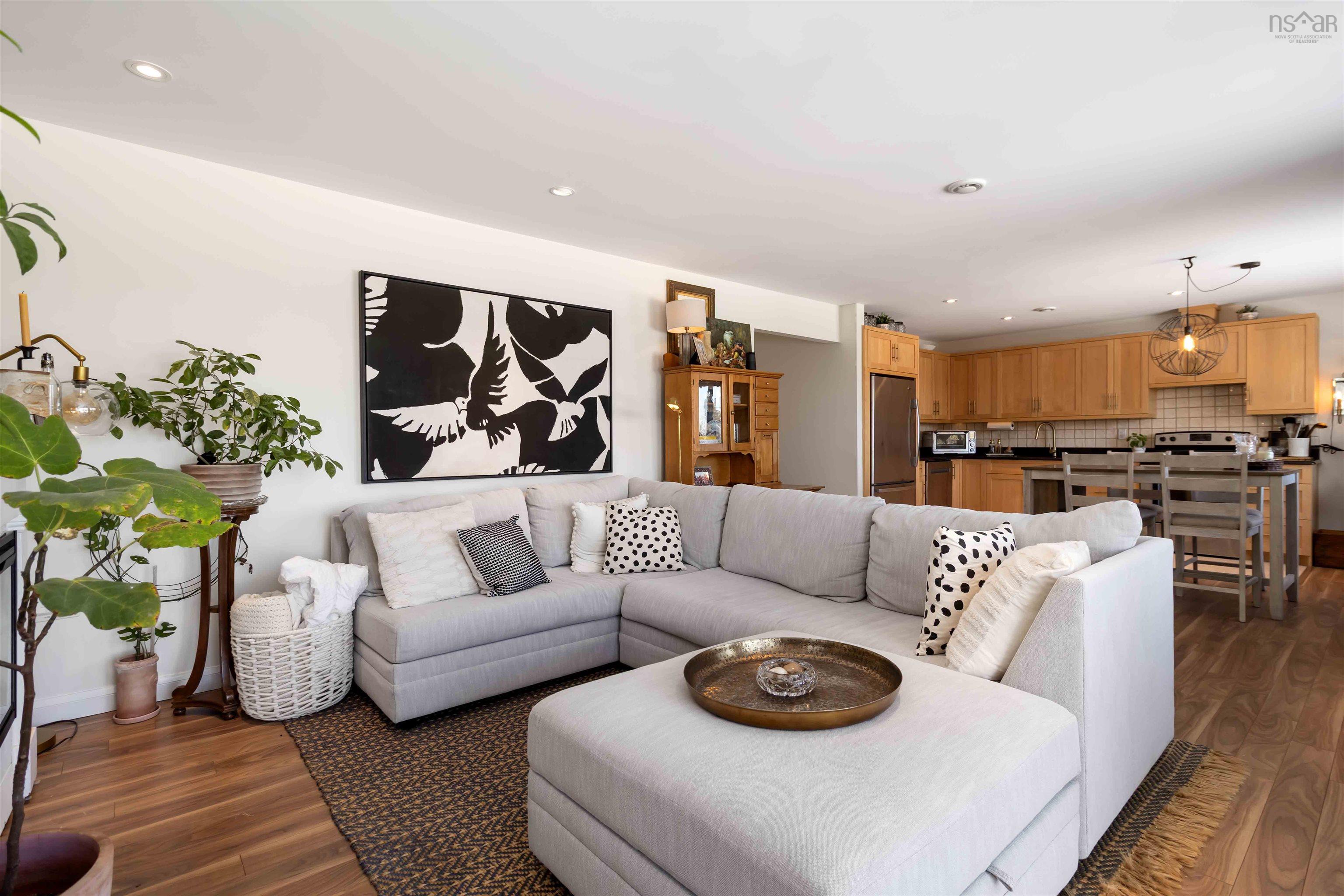 $385,000.00: 4 440 Upper Blandford Road, Deep Cove