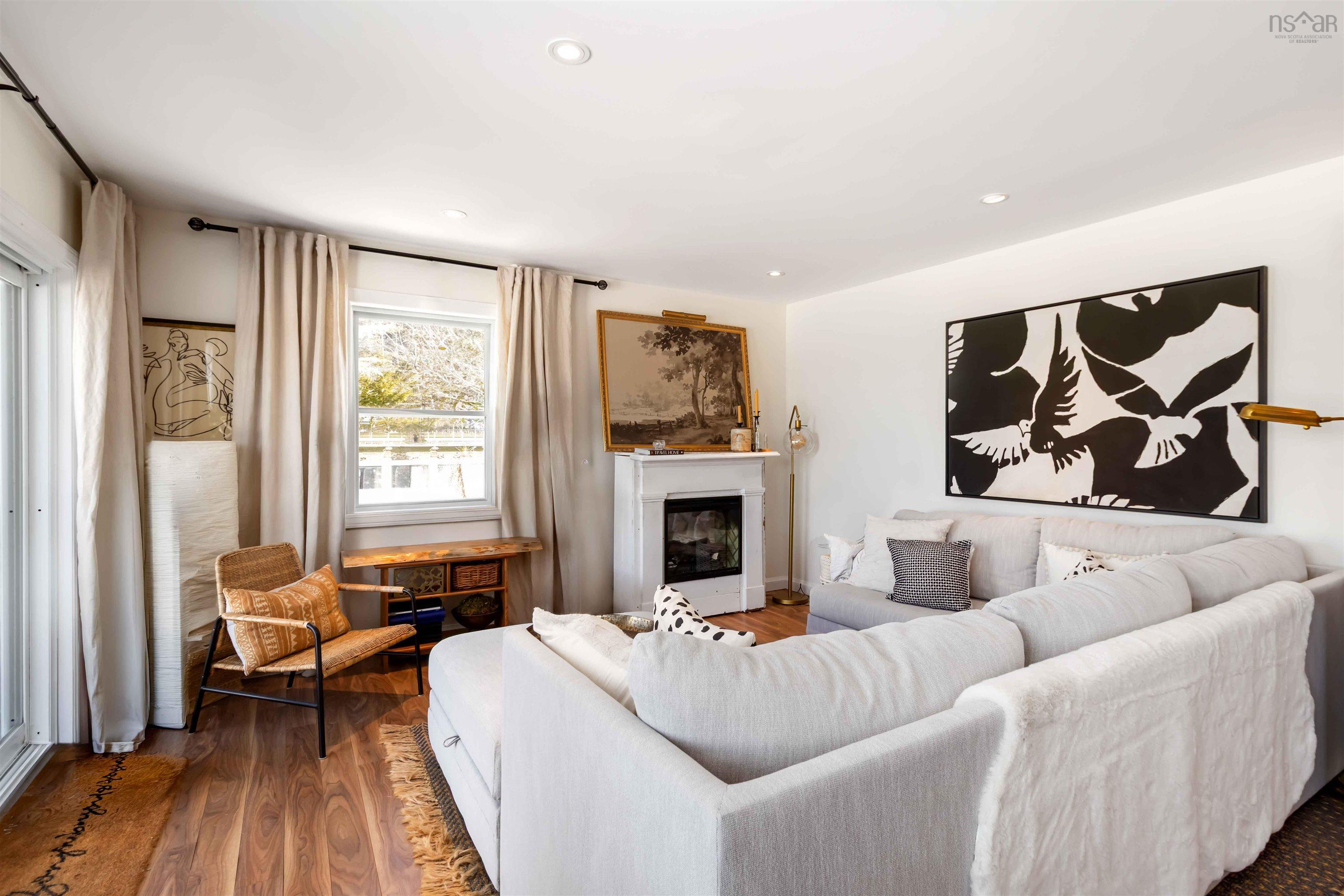 $385,000.00: 4 440 Upper Blandford Road, Deep Cove