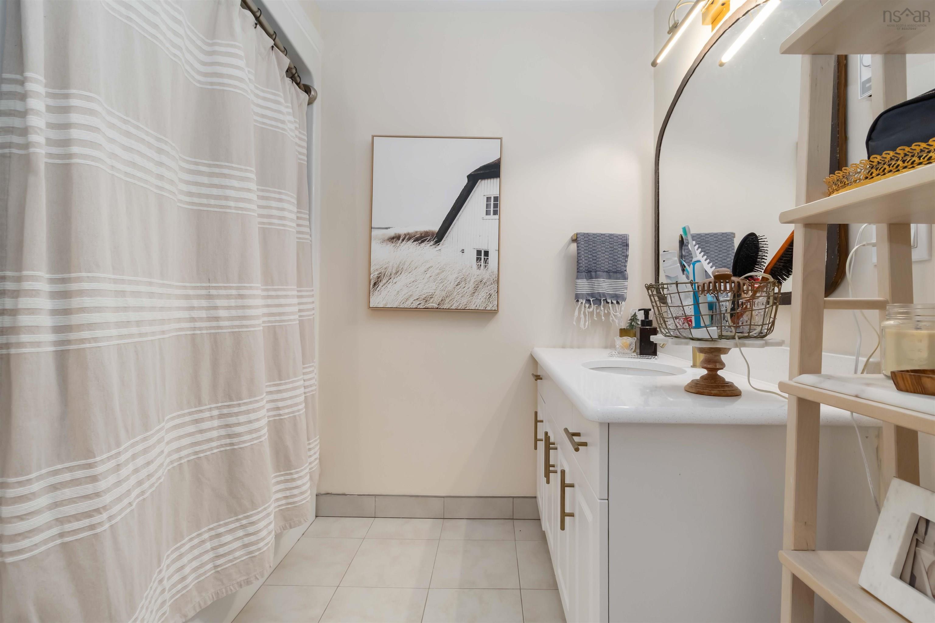 $385,000.00: 4 440 Upper Blandford Road, Deep Cove