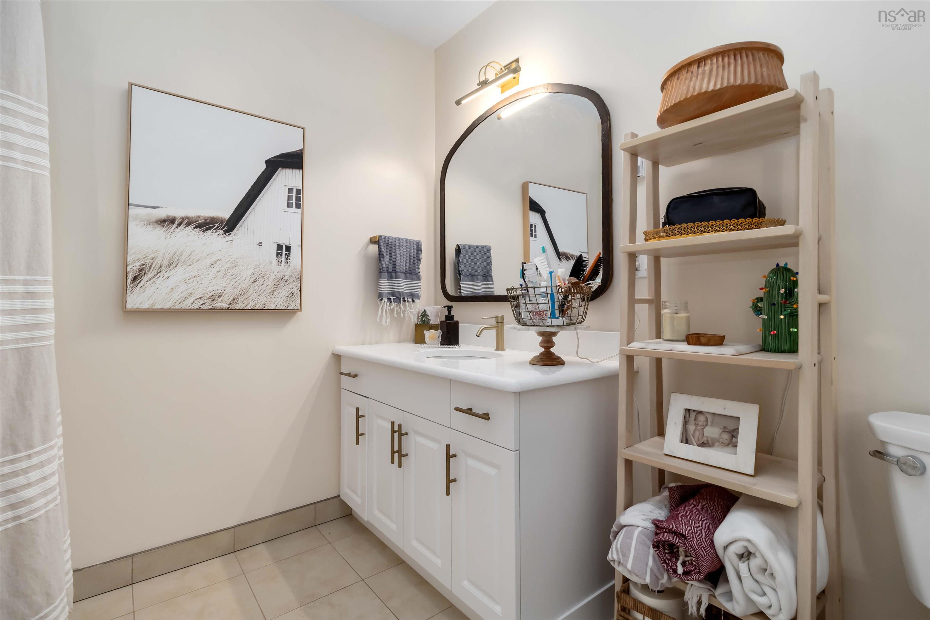 $385,000.00: 4 440 Upper Blandford Road, Deep Cove