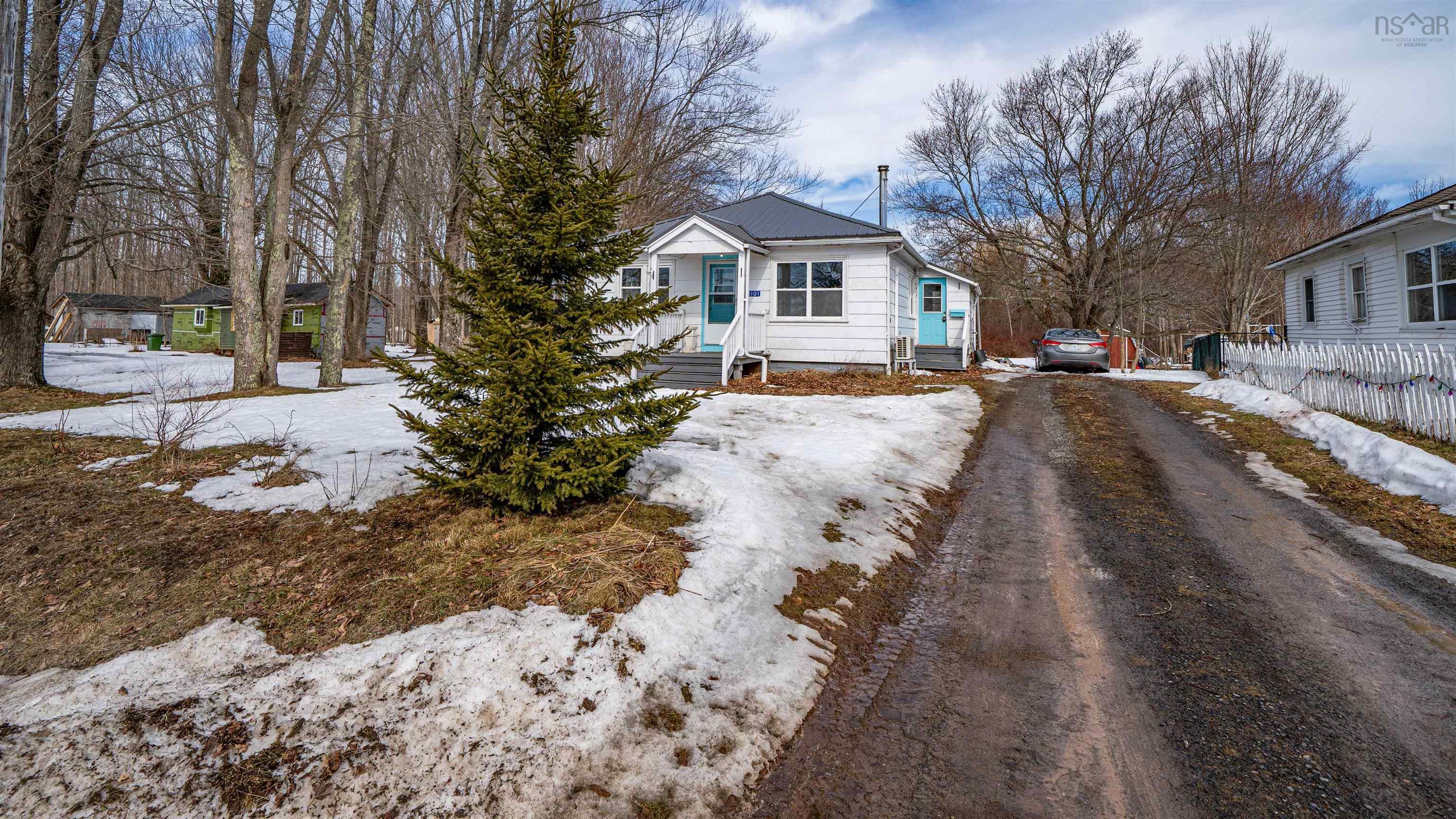 $279,900.00: 10101 Highway 221, Habitant