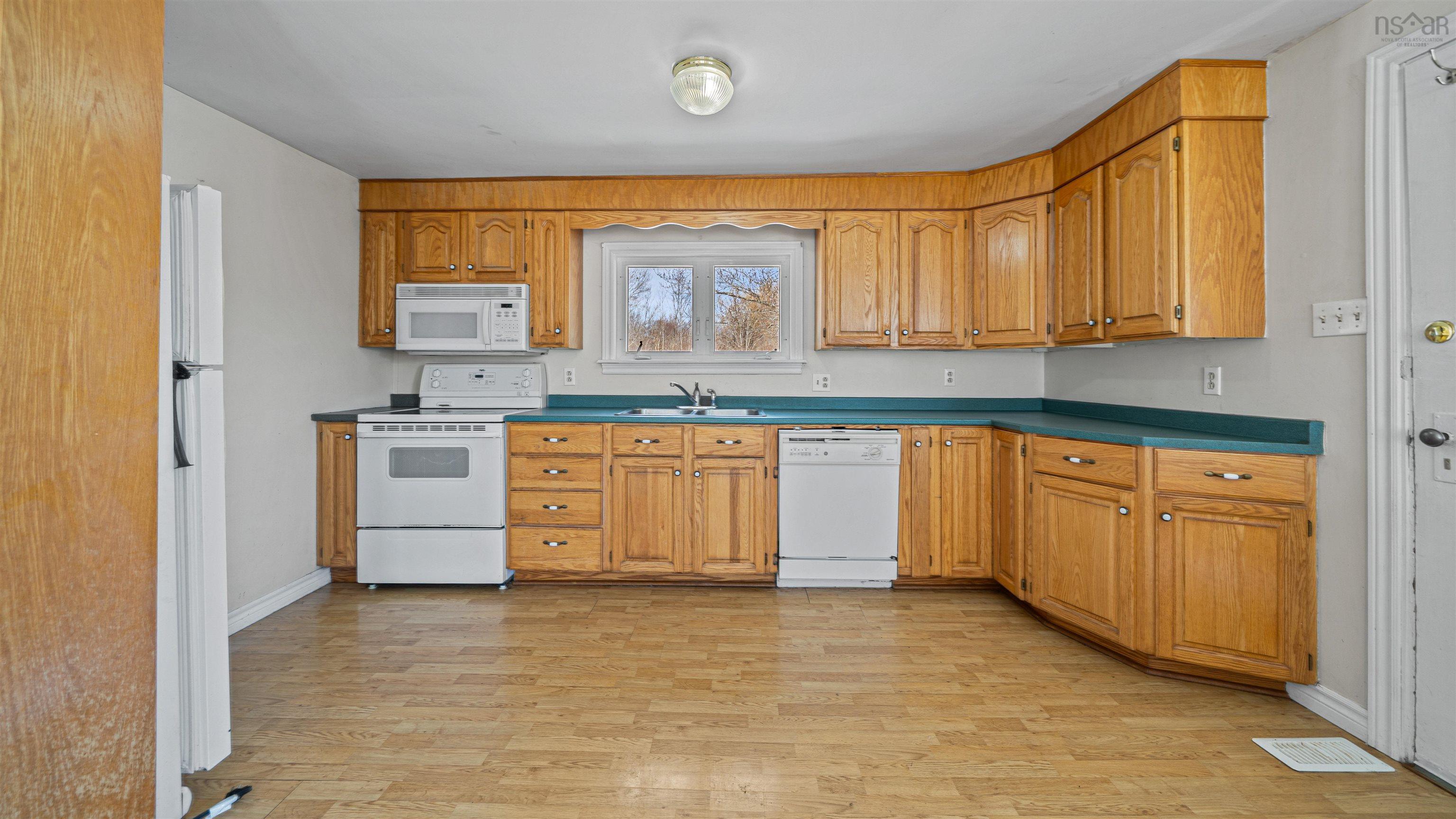 $279,900.00: 10101 Highway 221, Habitant