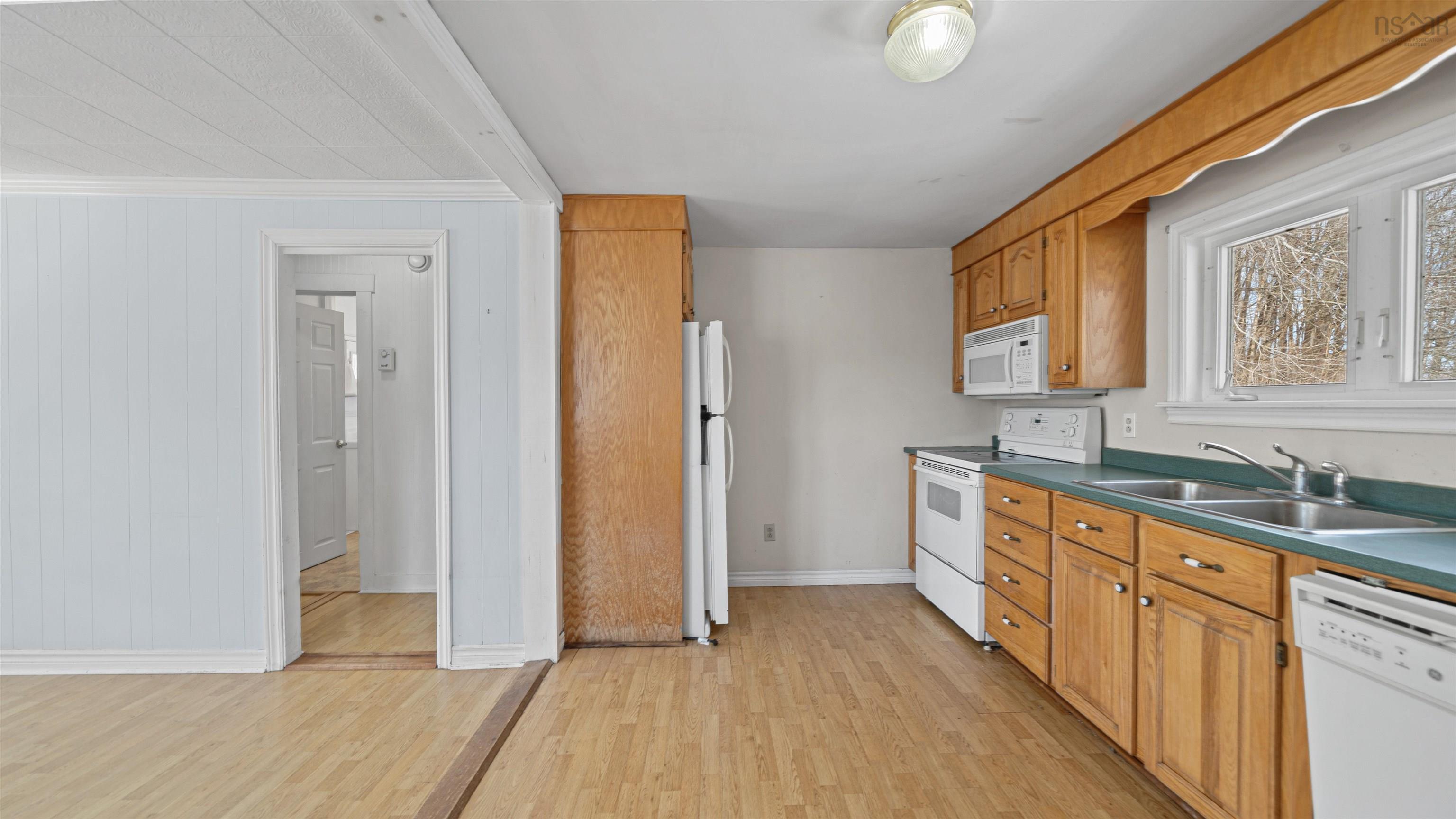 $279,900.00: 10101 Highway 221, Habitant