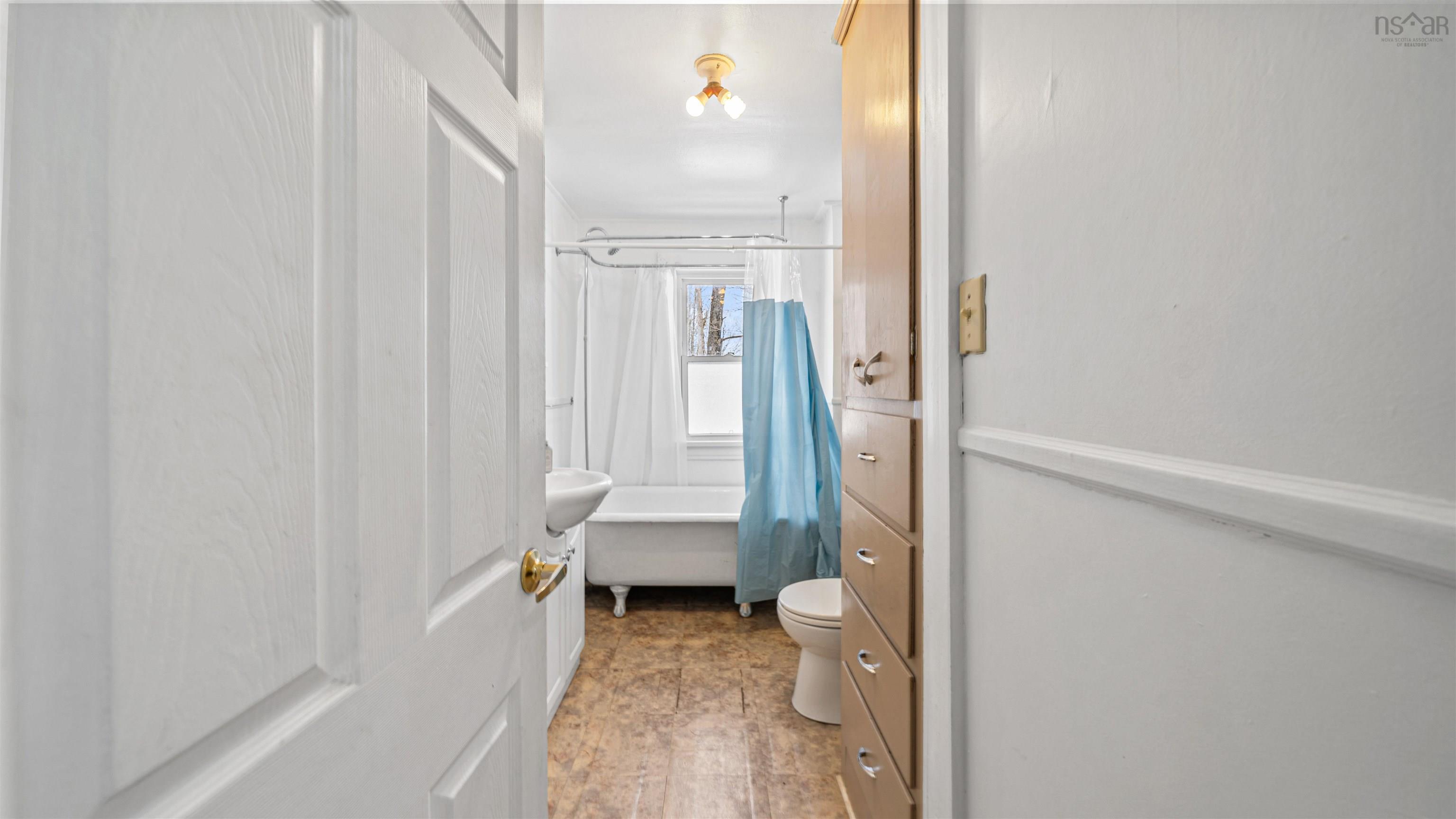 $279,900.00: 10101 Highway 221, Habitant