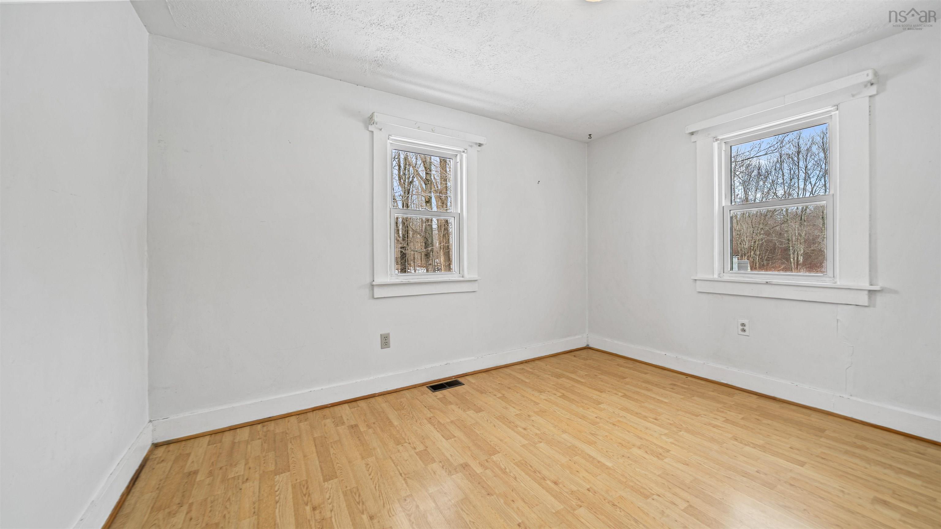 $279,900.00: 10101 Highway 221, Habitant