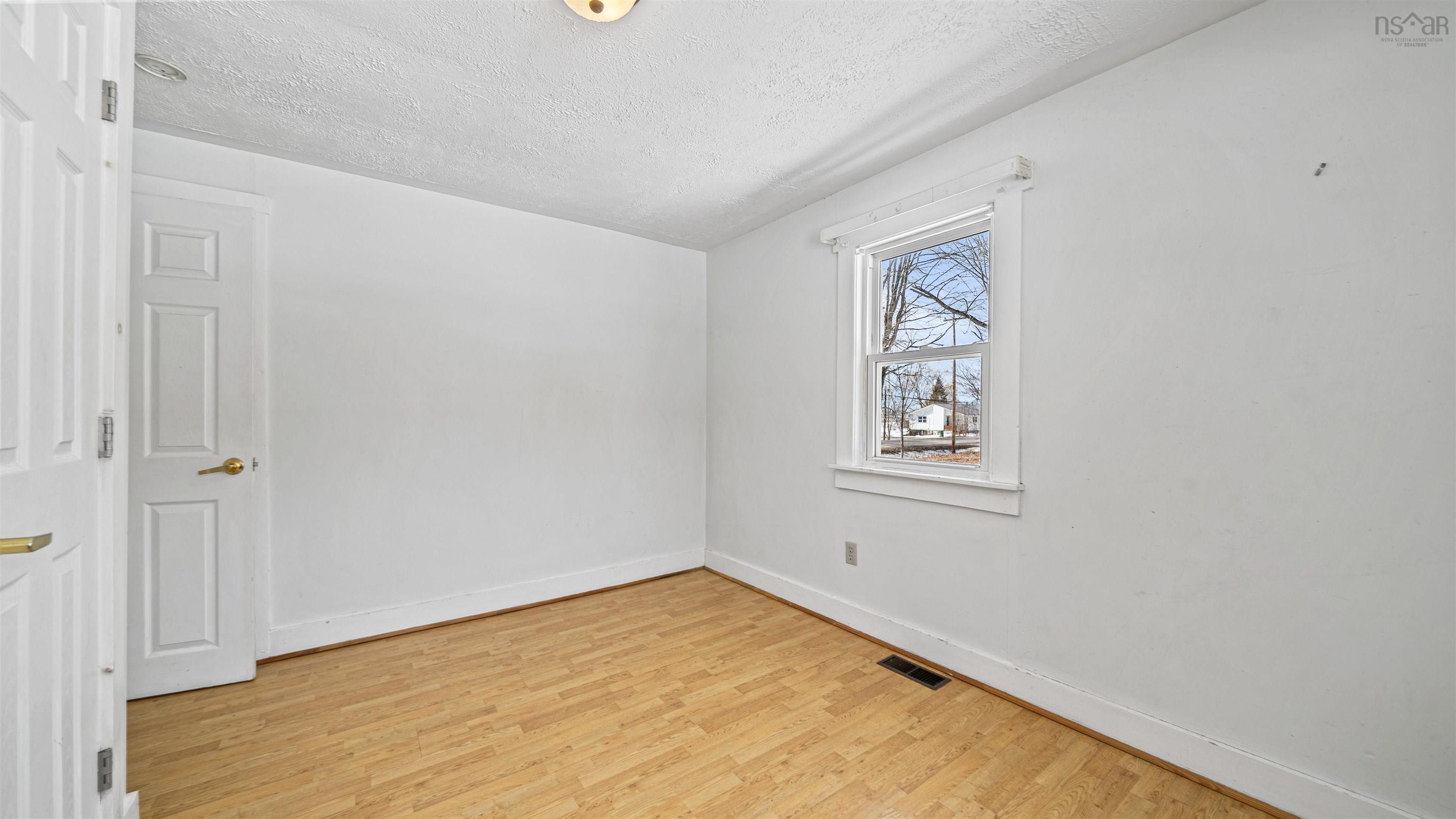 $279,900.00: 10101 Highway 221, Habitant