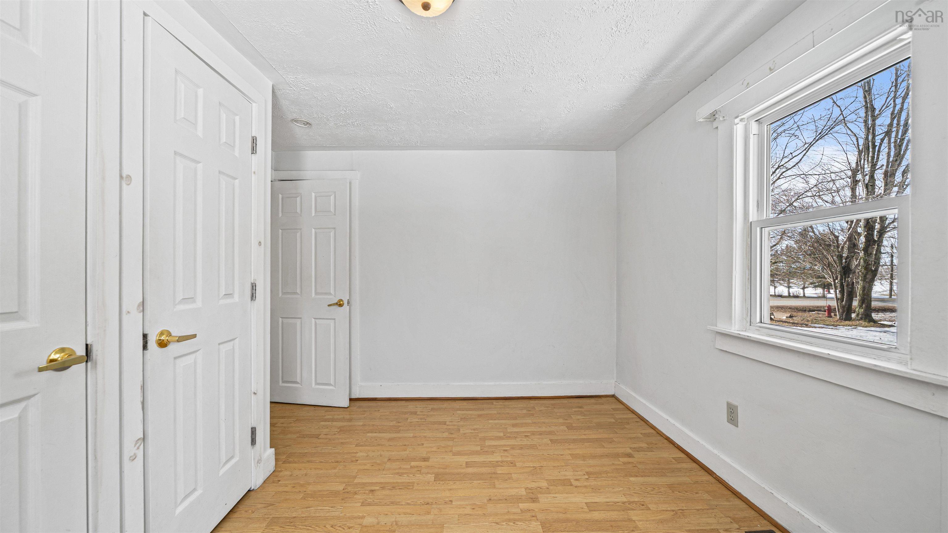 $279,900.00: 10101 Highway 221, Habitant