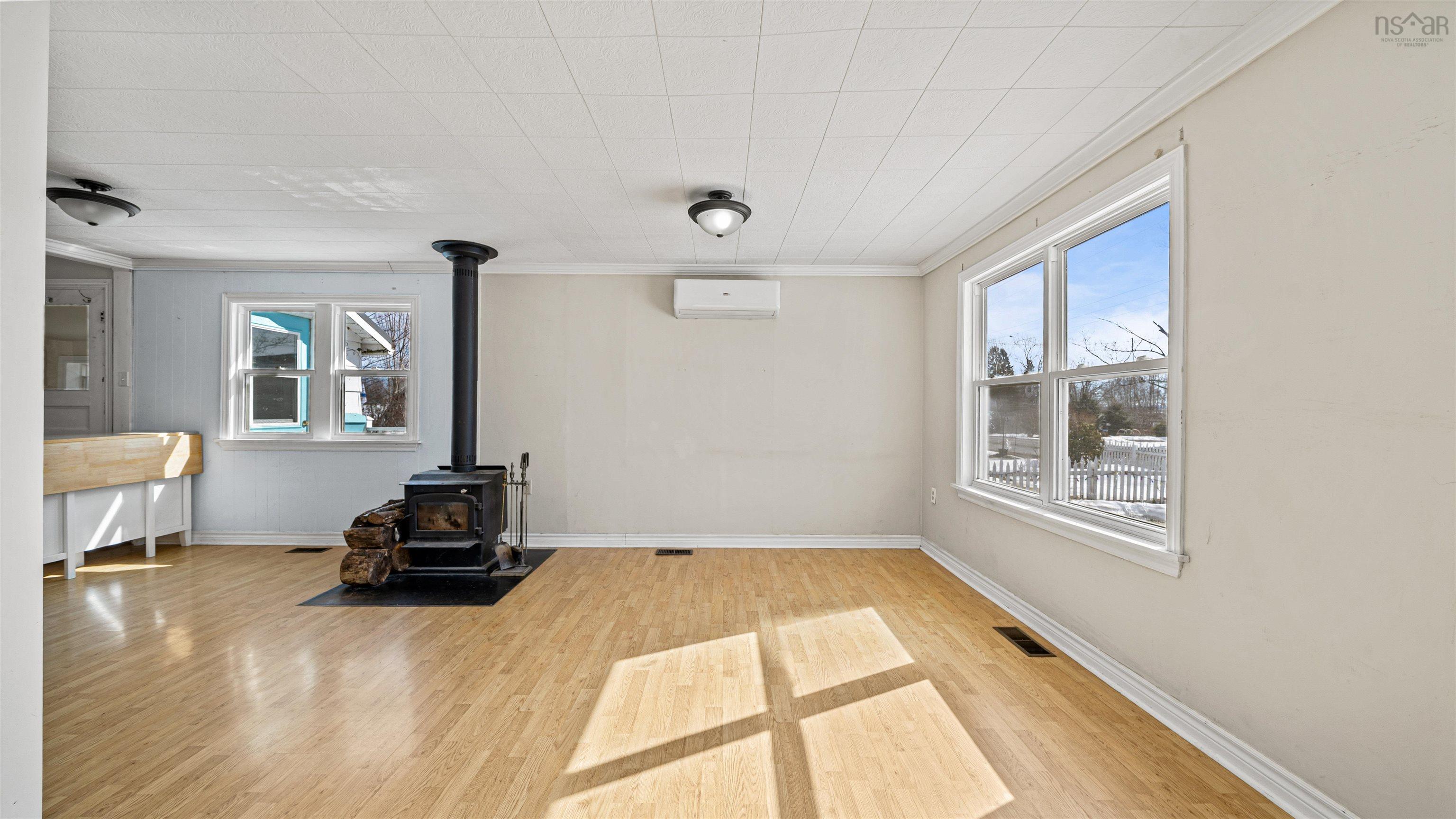 $279,900.00: 10101 Highway 221, Habitant