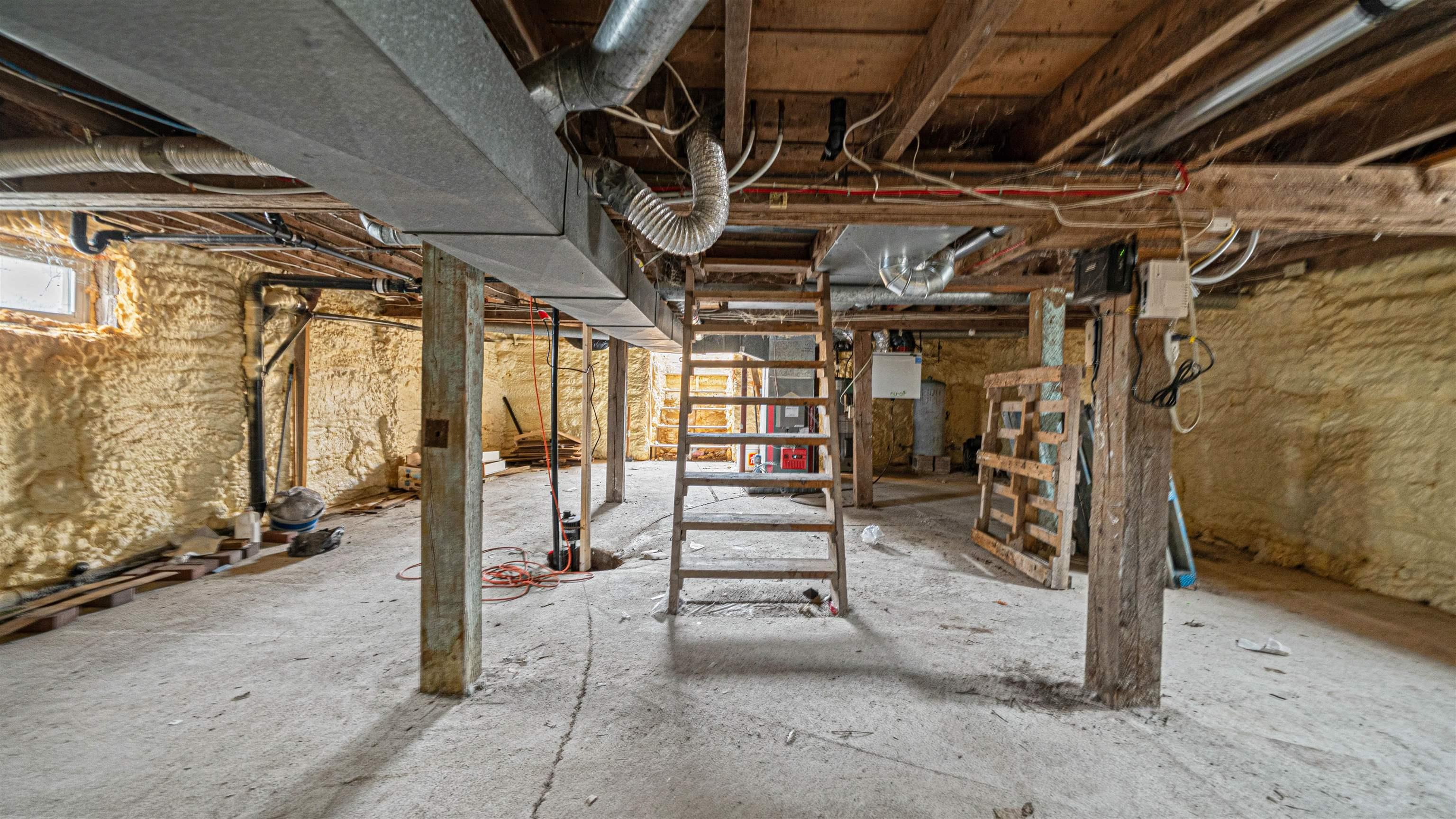 $279,900.00: 10101 Highway 221, Habitant