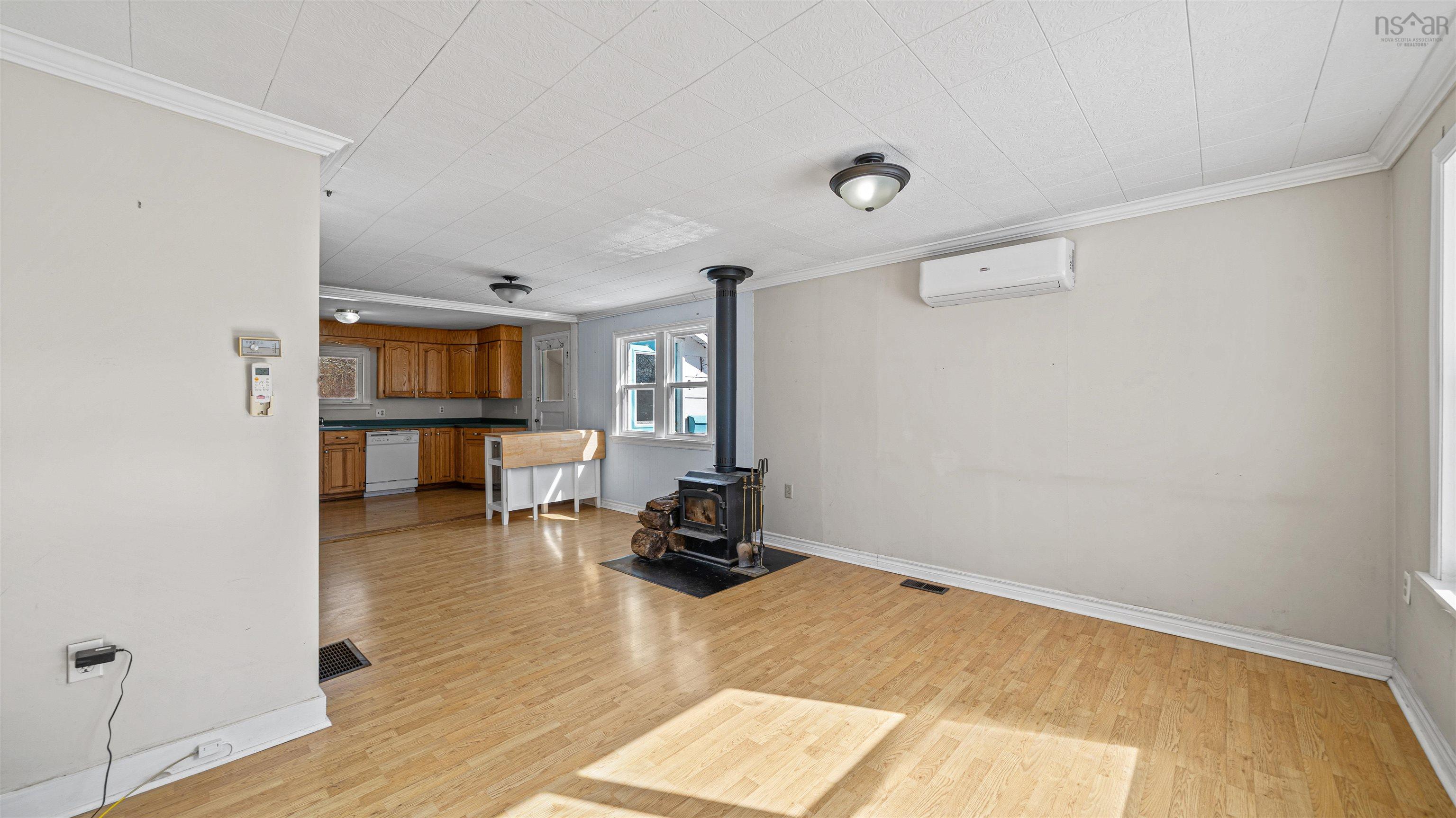 $279,900.00: 10101 Highway 221, Habitant