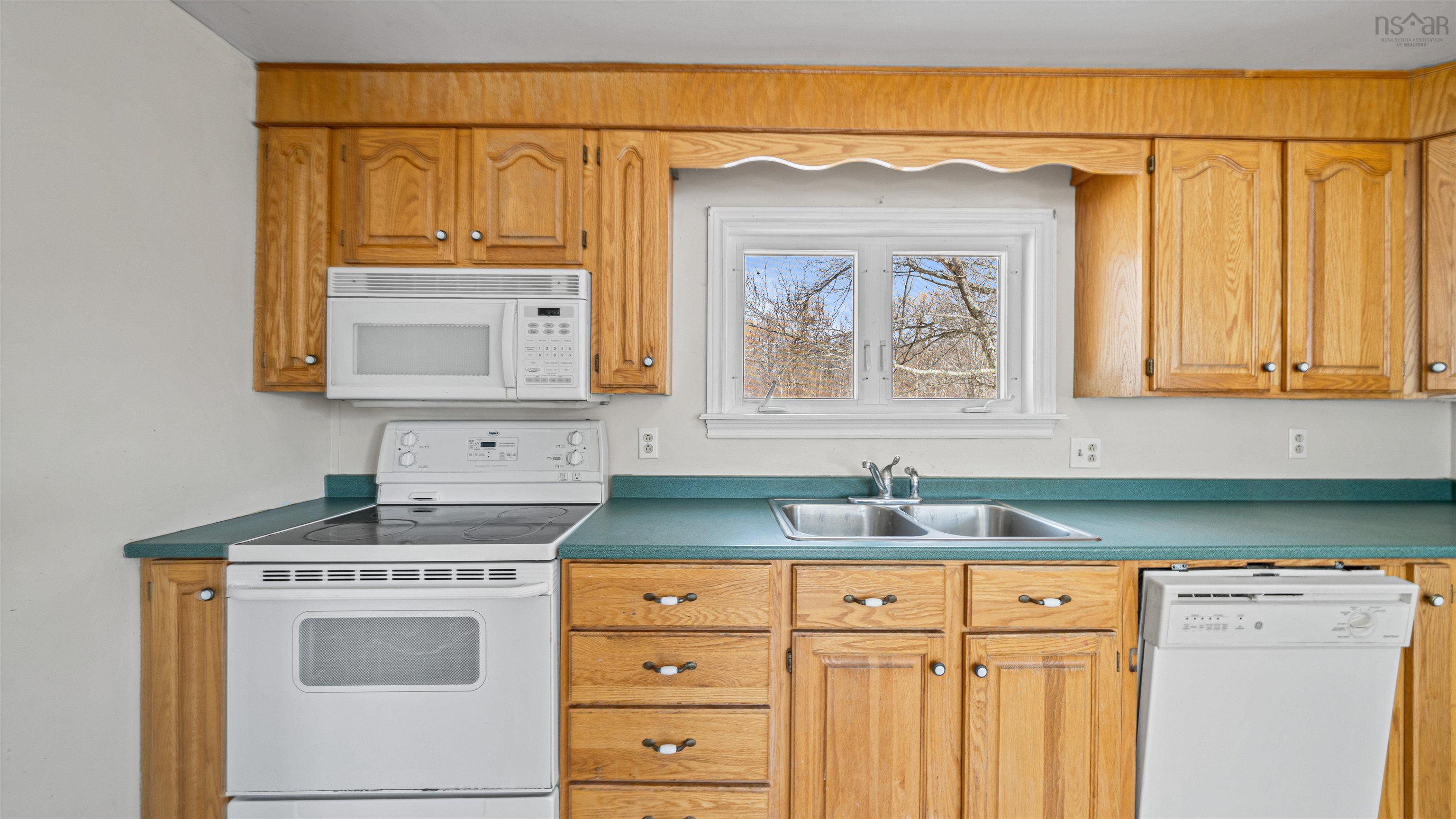 $279,900.00: 10101 Highway 221, Habitant