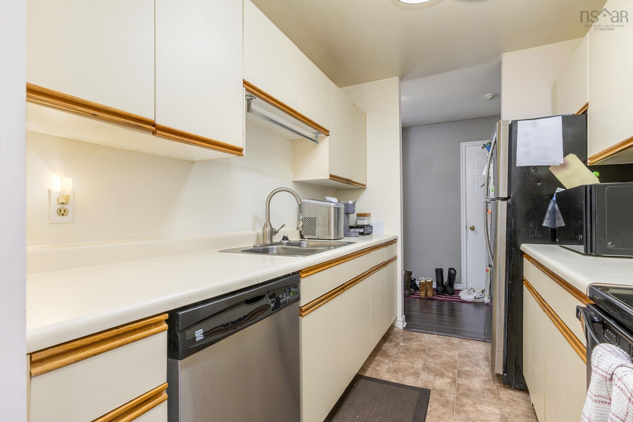 $325,000.00: 308 15 Langbrae Drive, Clayton Park