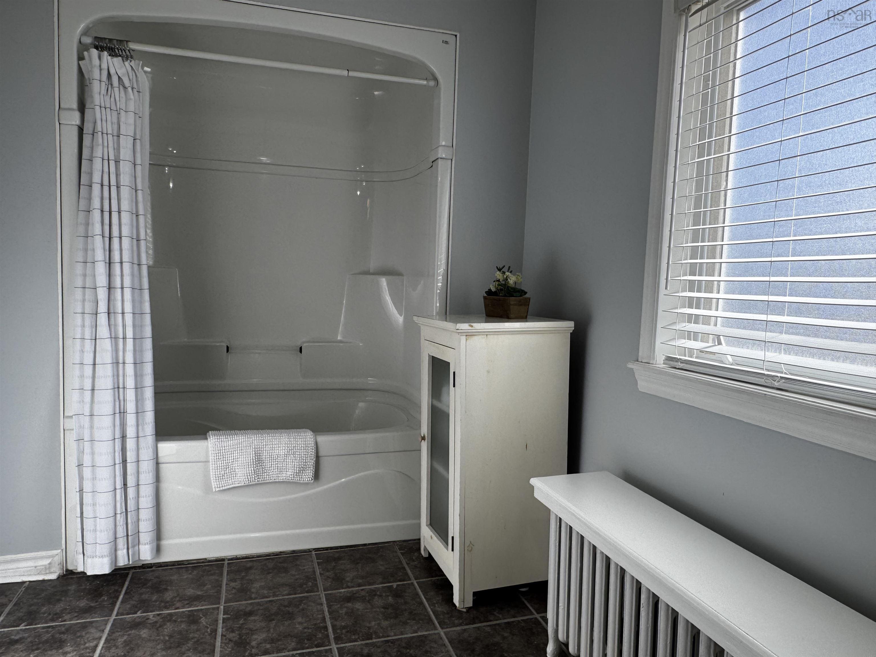 $319,900.00: 75 Lower MacLean Street, Glace Bay