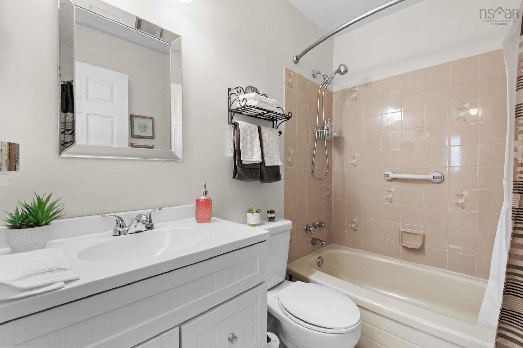 $425,000.00: 36 Armoyan Drive, Lower Sackville