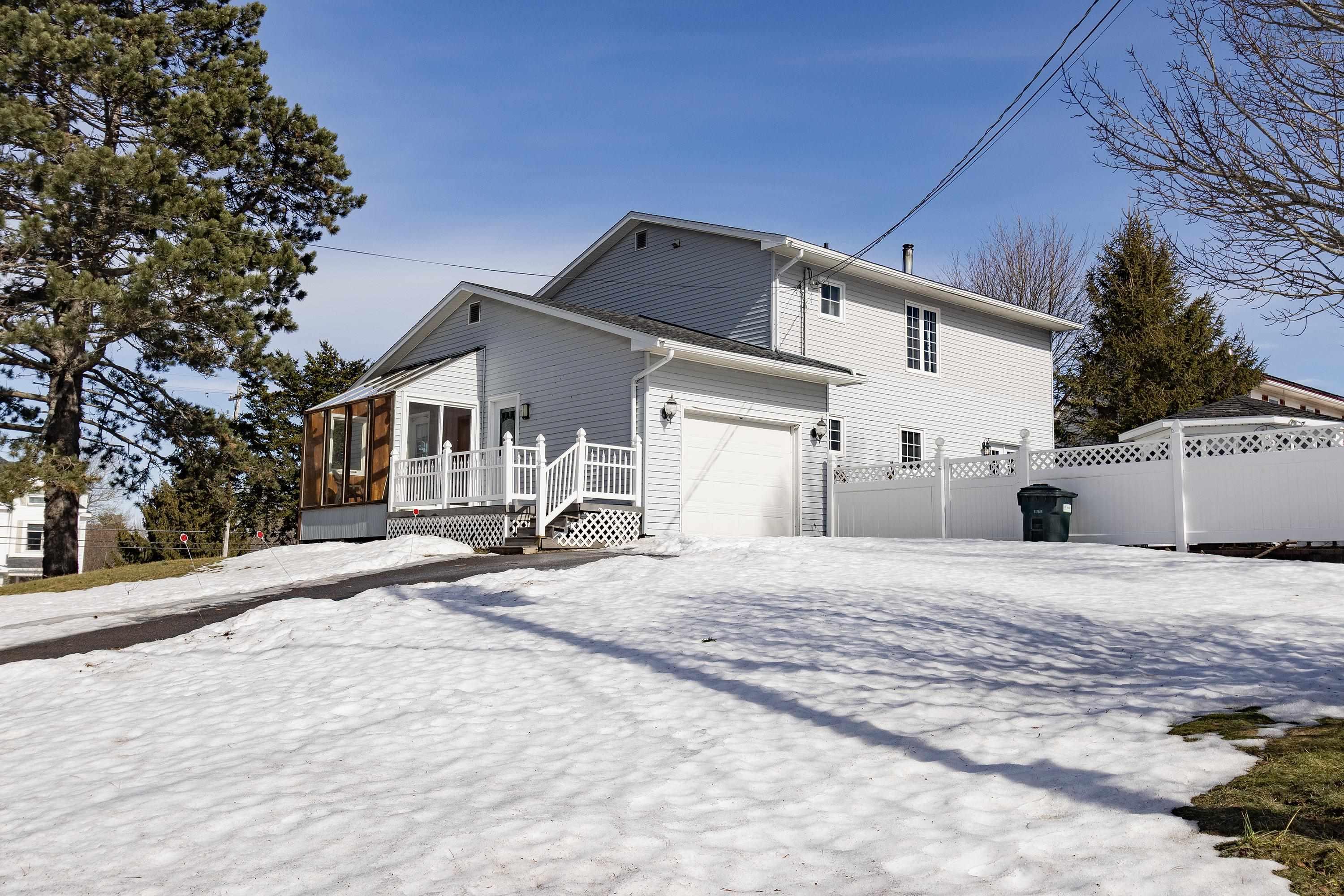 $469,900.00: 193a Victoria Street E, Amherst