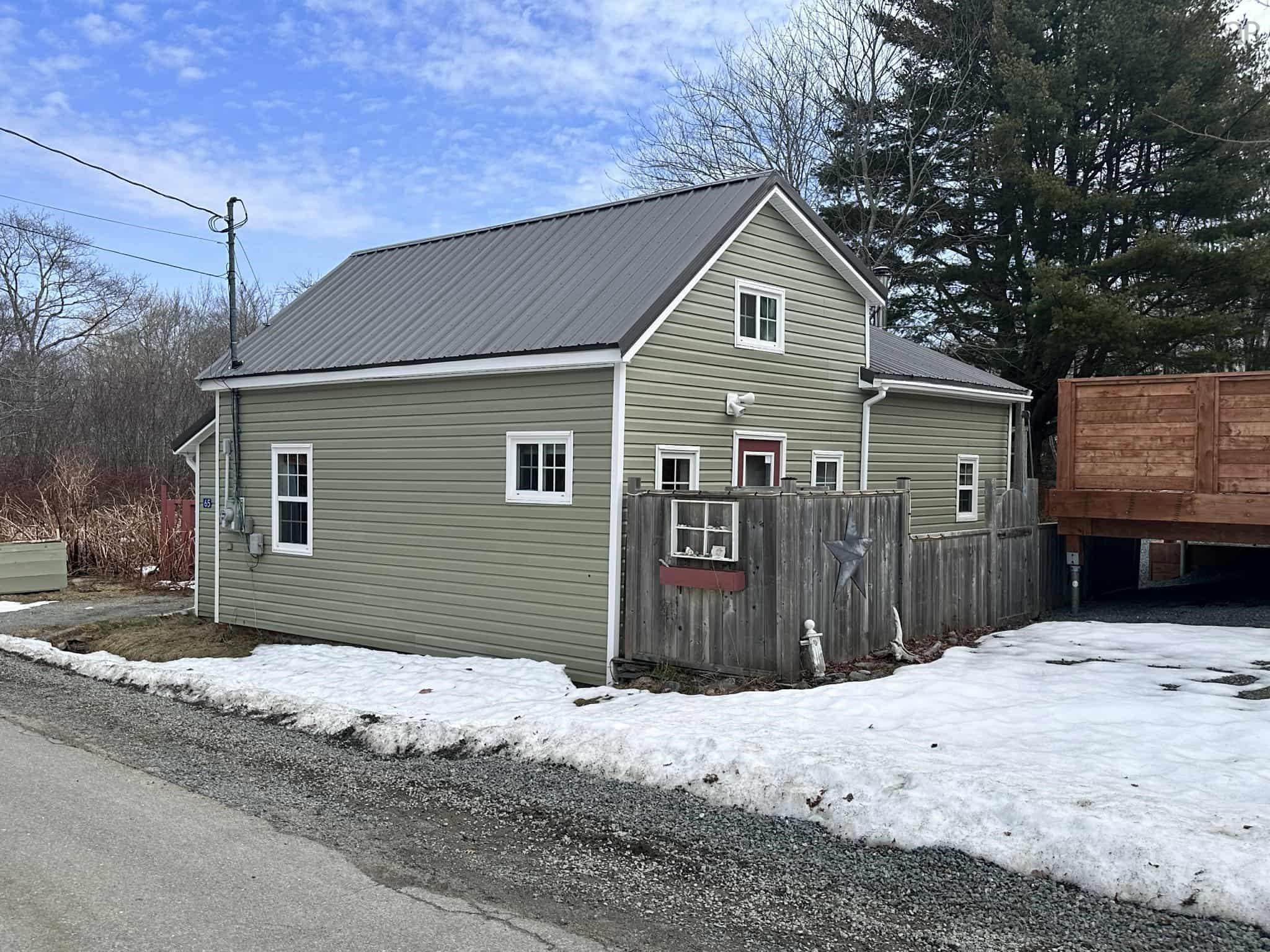 $215,000.00: 65 Town Lake Road, Liverpool