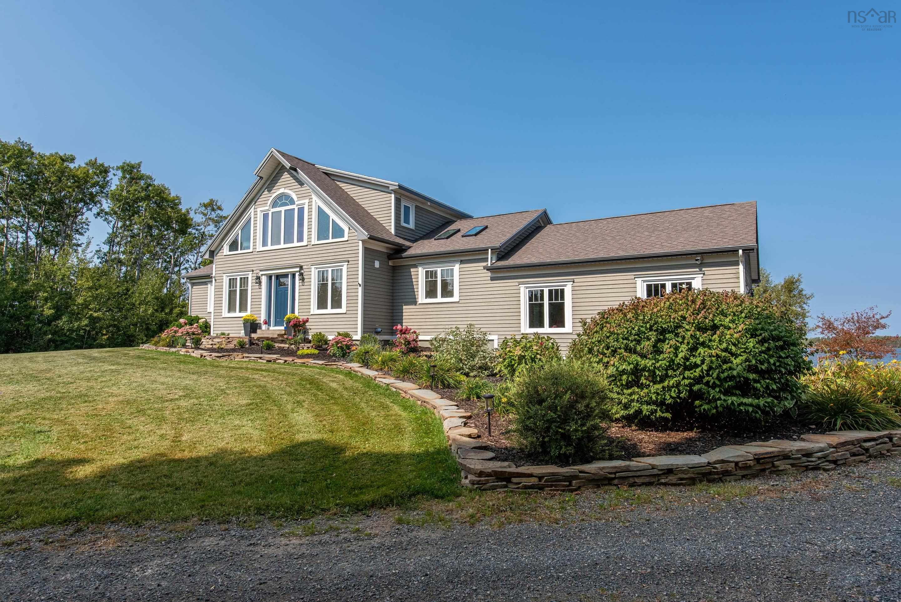 $1,095,000.00: 13573 Highway 6, Wallace Bridge