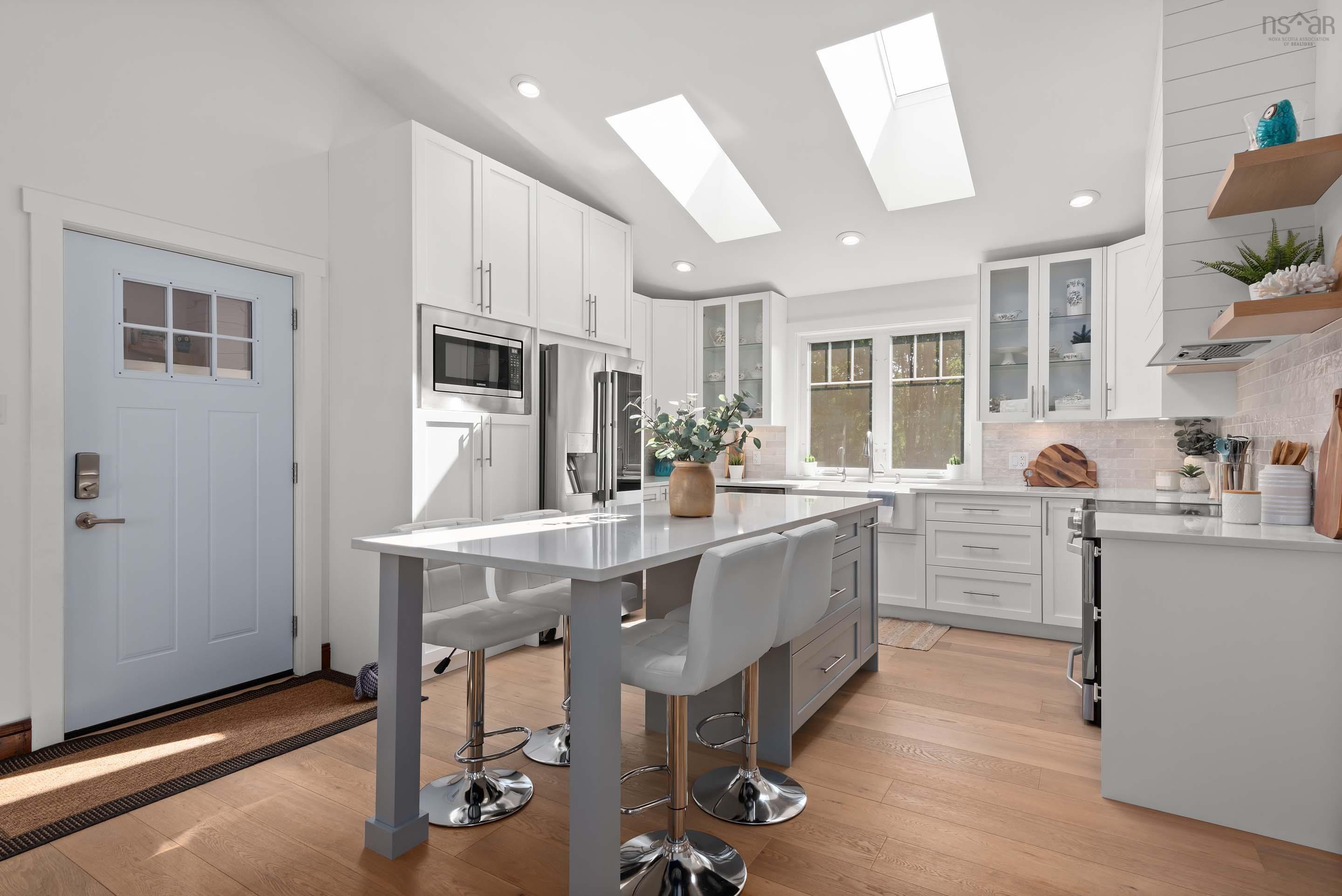 $1,095,000.00: 13573 Highway 6, Wallace Bridge