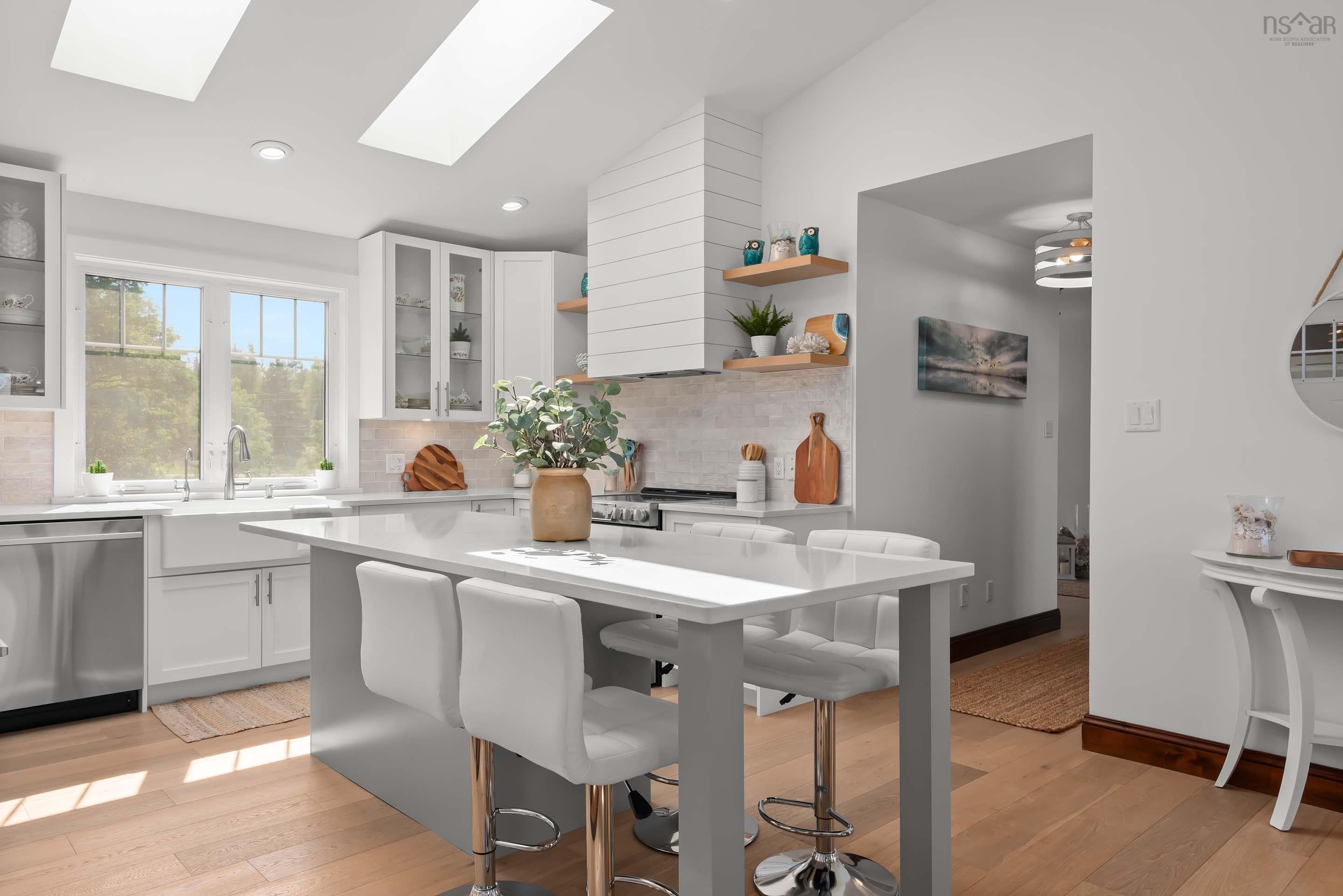 $1,095,000.00: 13573 Highway 6, Wallace Bridge